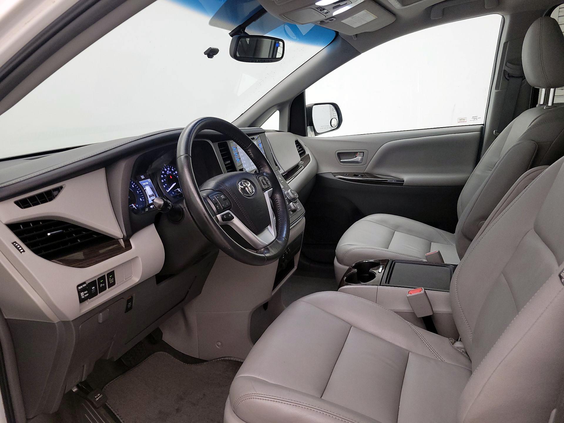 Thumbnail: 2016 Toyota Sienna - 11