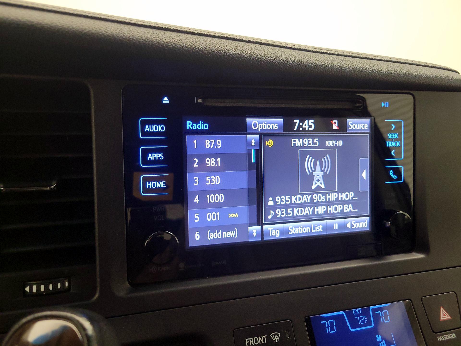 Thumbnail: 2016 Toyota Sienna - 15