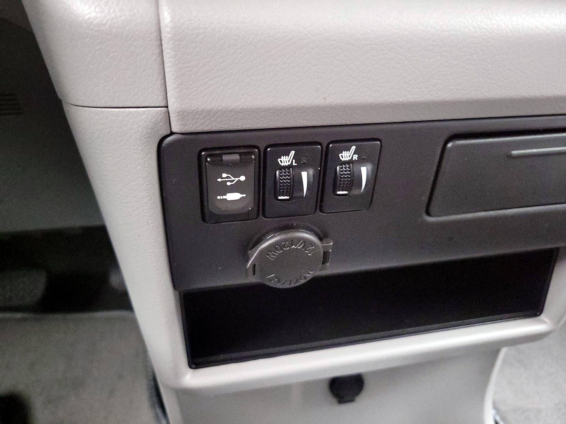 Thumbnail: 2016 Toyota Sienna - 18