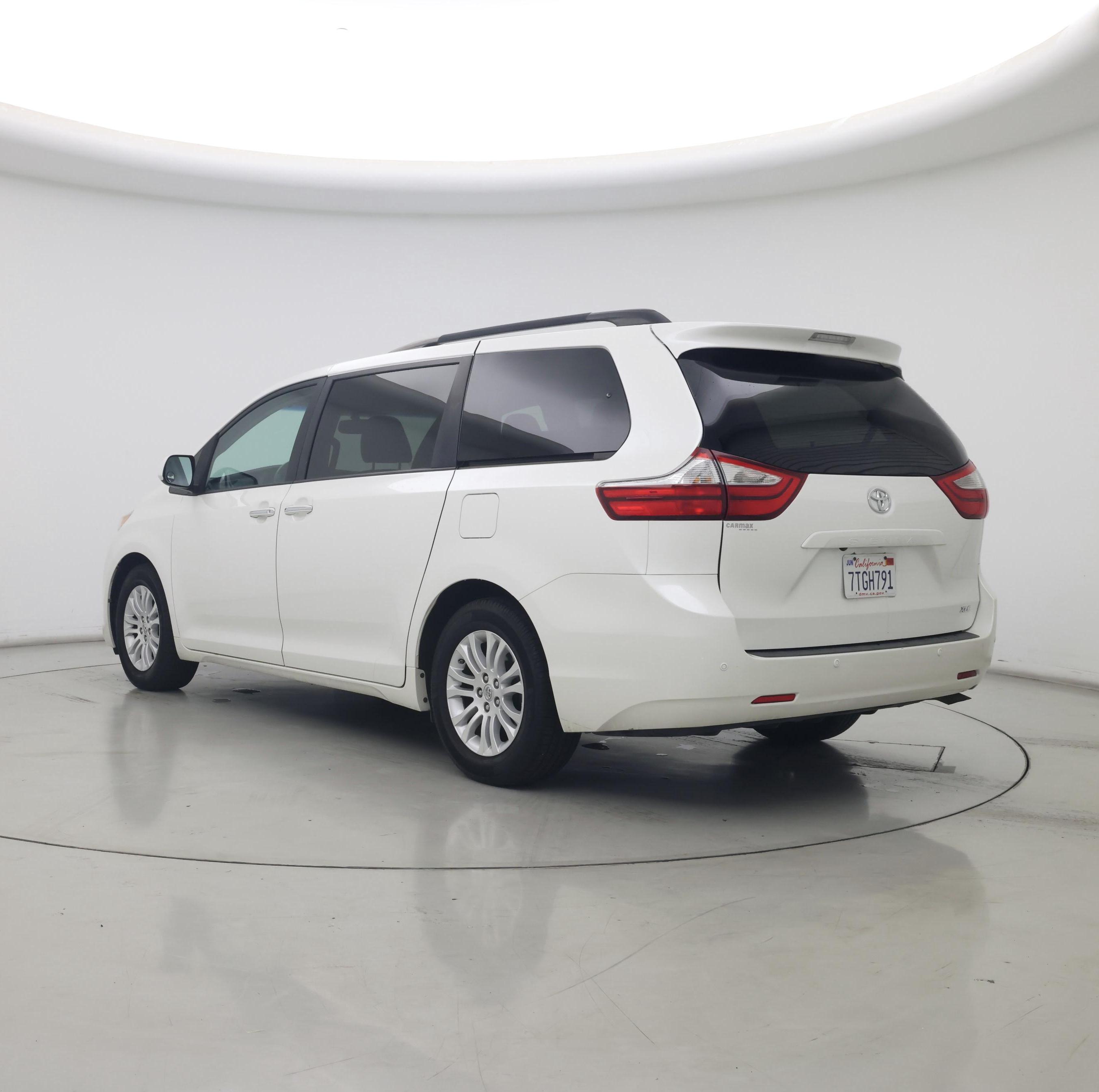 Thumbnail: 2016 Toyota Sienna - 2