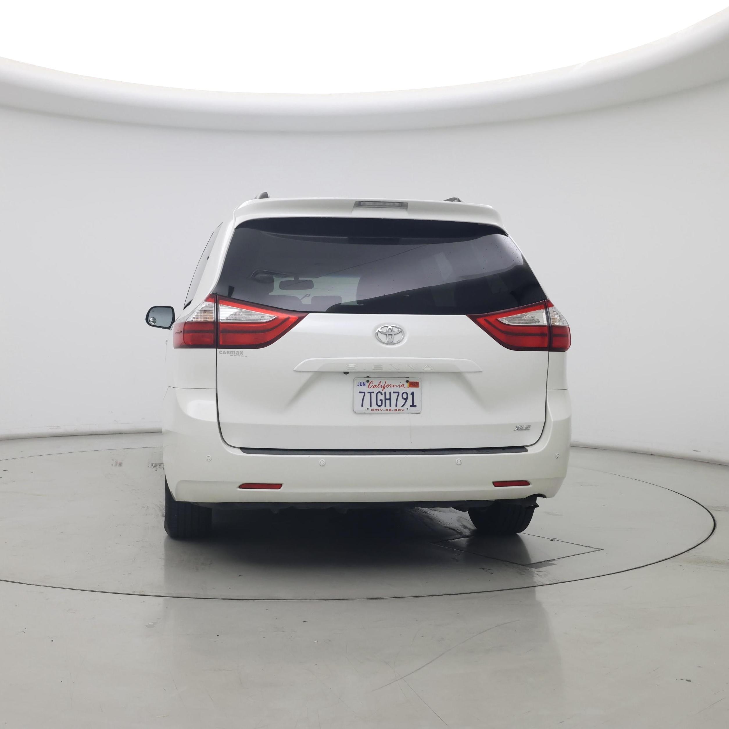 Thumbnail: 2016 Toyota Sienna - 6