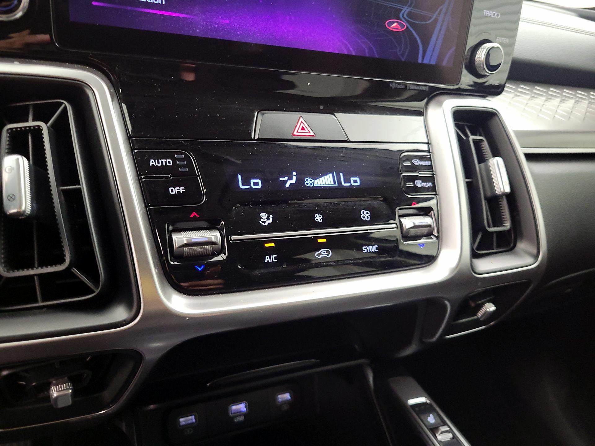 Thumbnail: 2022 Kia Sorento - 15