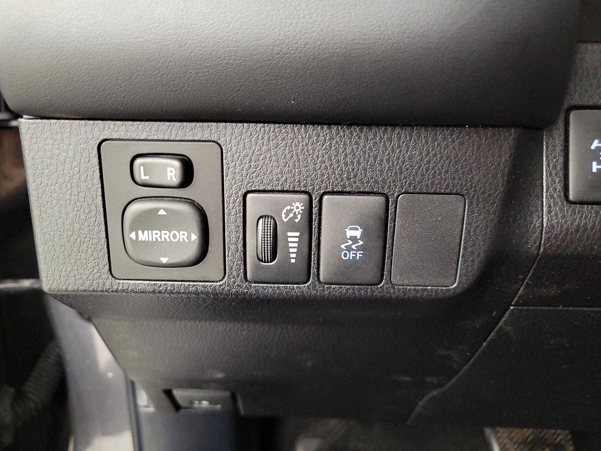 Thumbnail: 2014 Toyota RAV4 - 13