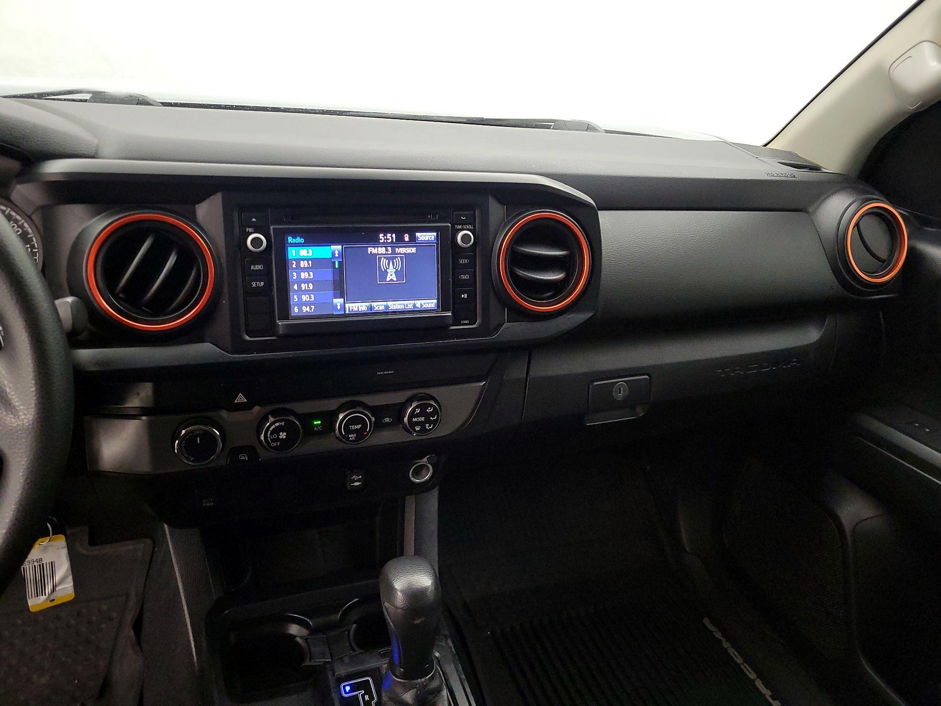Thumbnail: 2019 Toyota Tacoma - 9