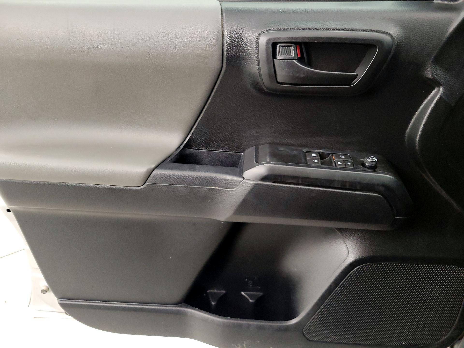 Thumbnail: 2019 Toyota Tacoma - 12
