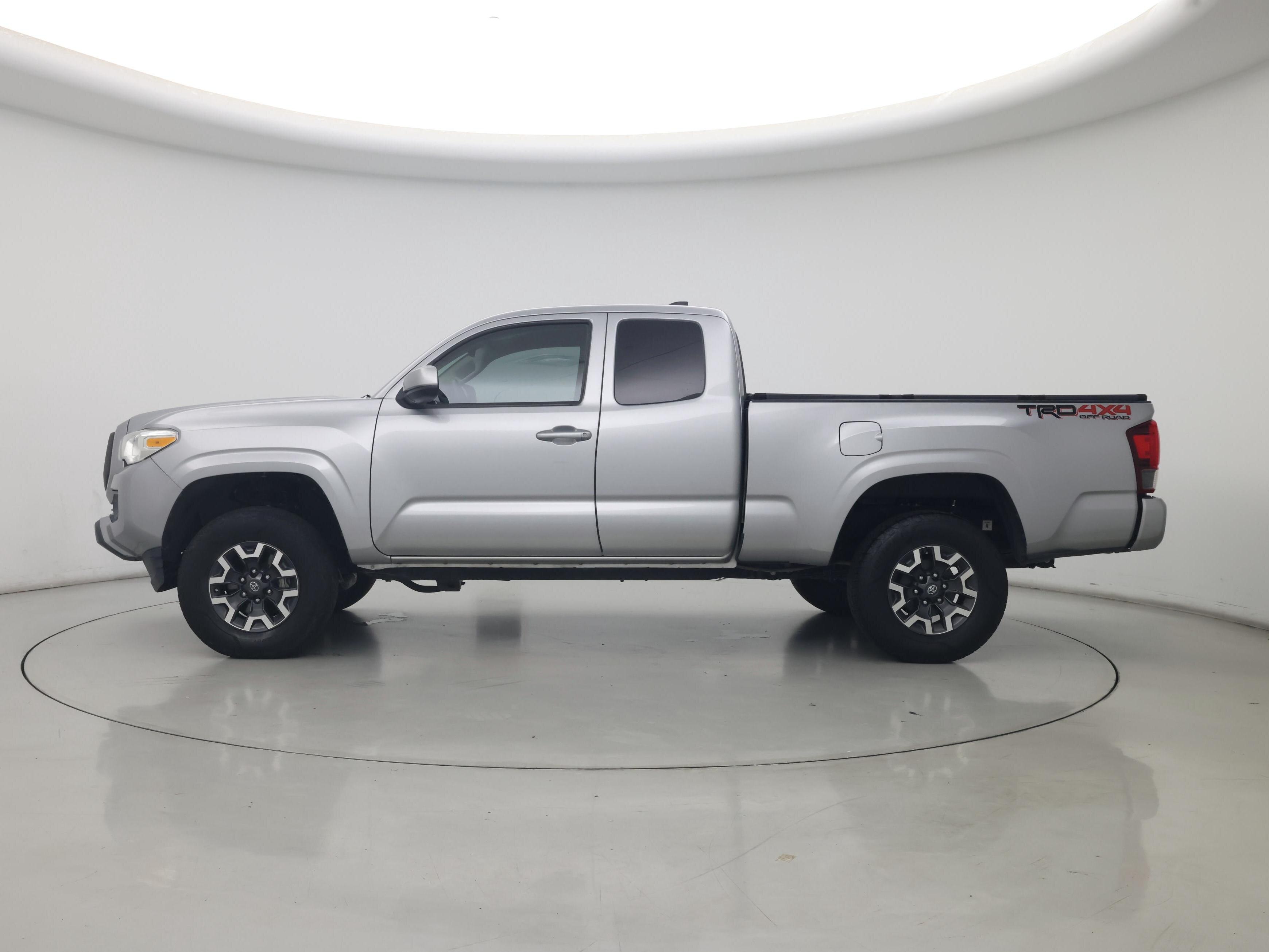 Thumbnail: 2019 Toyota Tacoma - 3