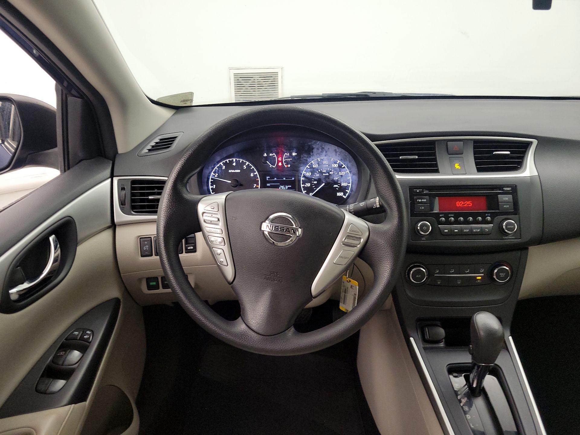 Thumbnail: 2016 Nissan Sentra - 10
