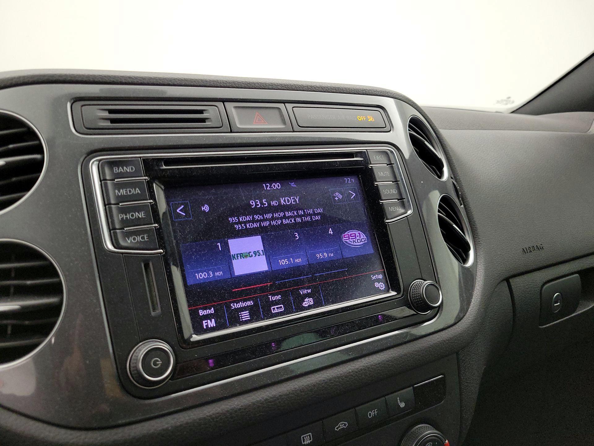 Thumbnail: 2016 Volkswagen Tiguan - 14