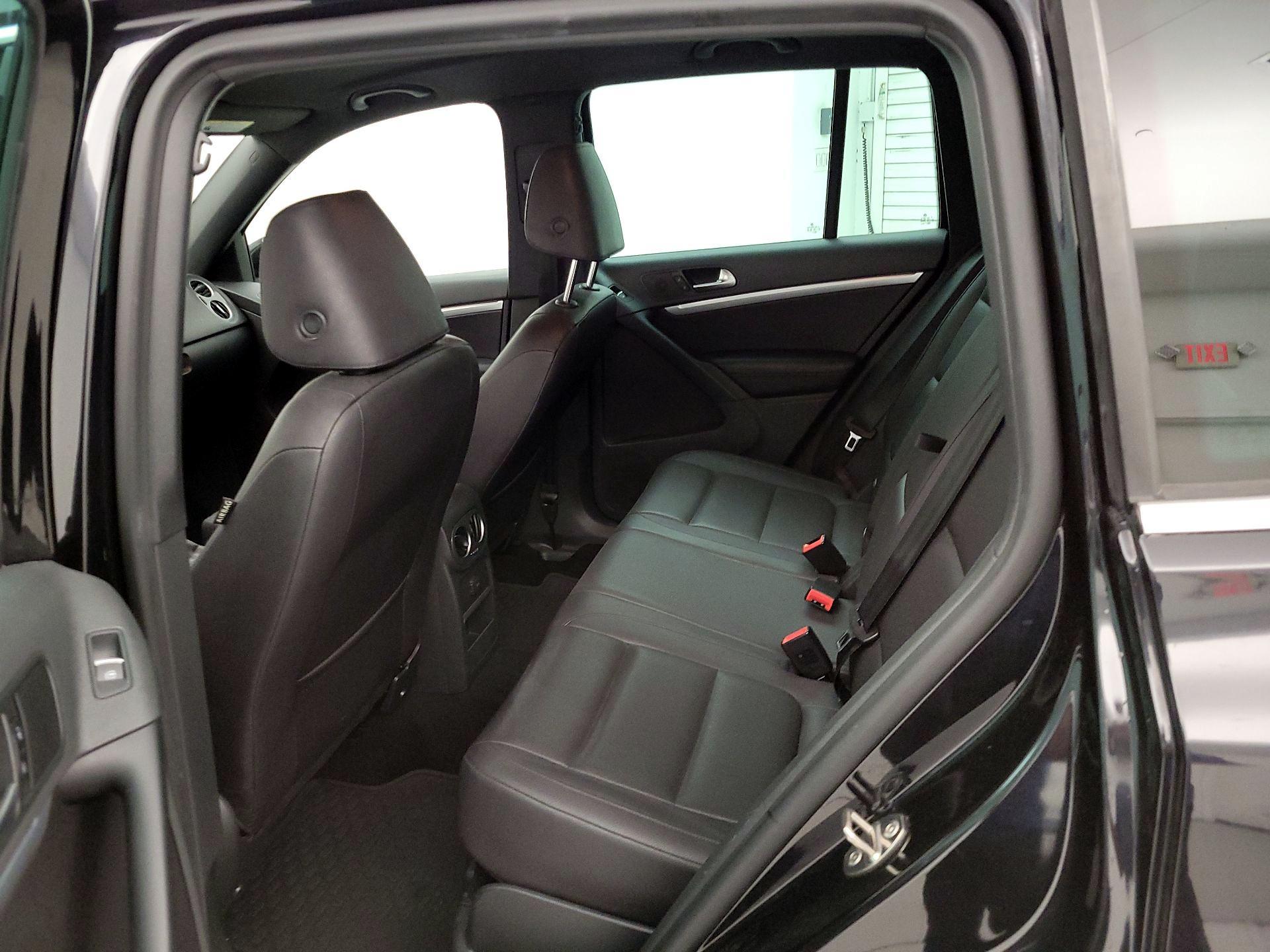 Thumbnail: 2016 Volkswagen Tiguan - 17