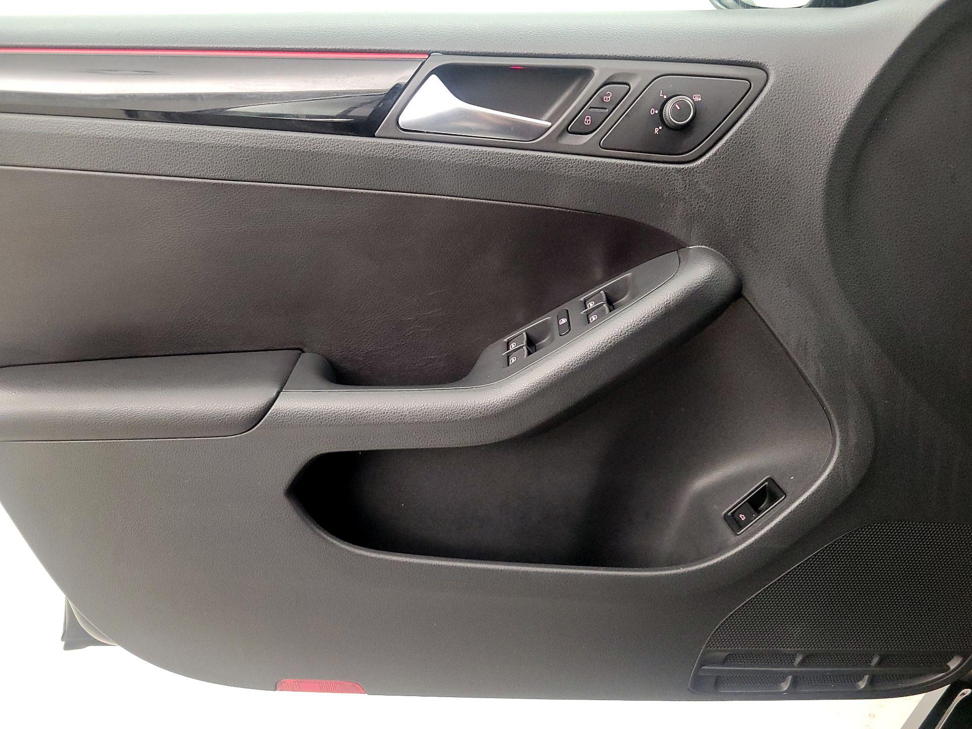 Thumbnail: 2016 Volkswagen Jetta - 12