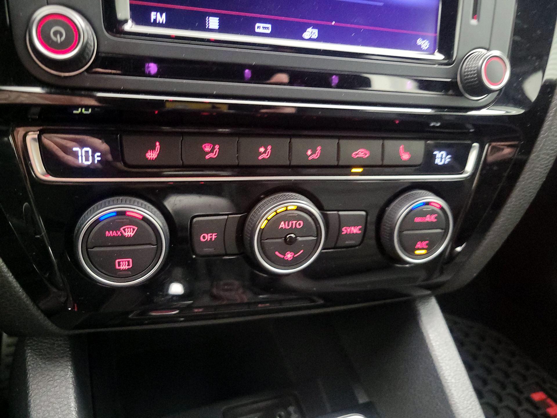 Thumbnail: 2016 Volkswagen Jetta - 17