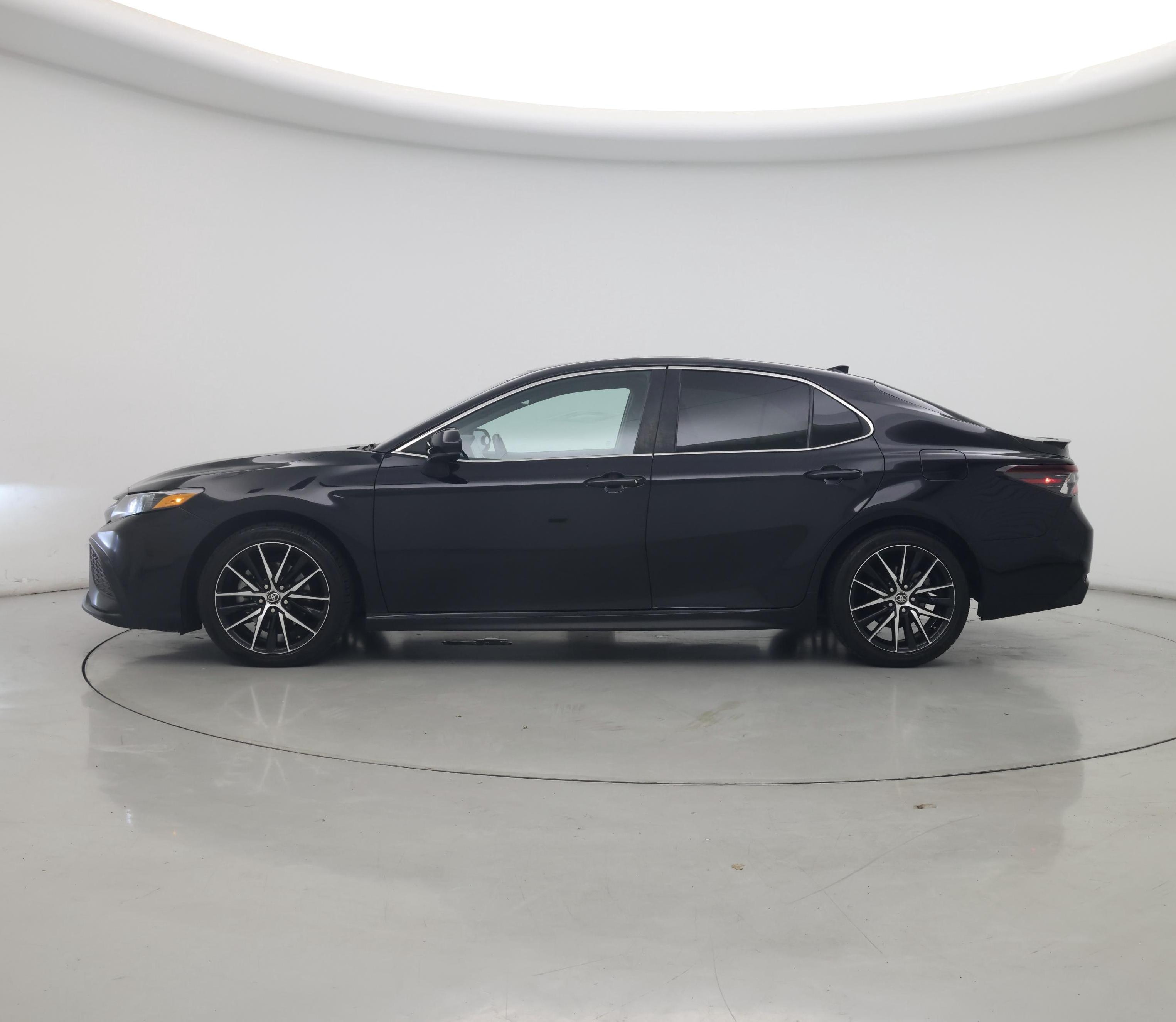 Thumbnail: 2021 Toyota Camry - 3