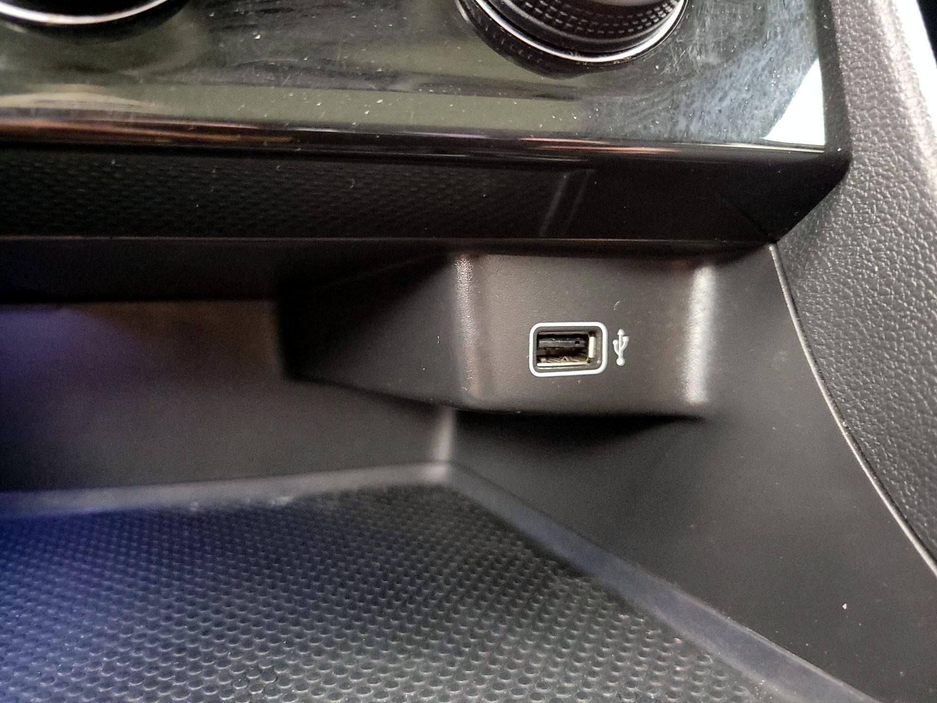 Thumbnail: 2019 Volkswagen Jetta - 18