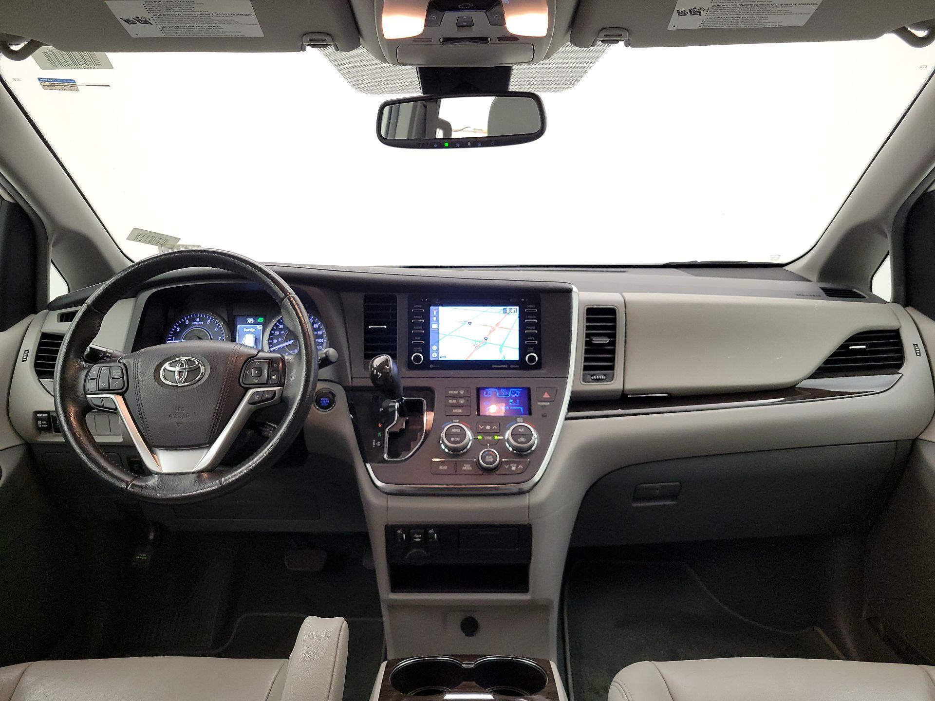Thumbnail: 2019 Toyota Sienna - 9