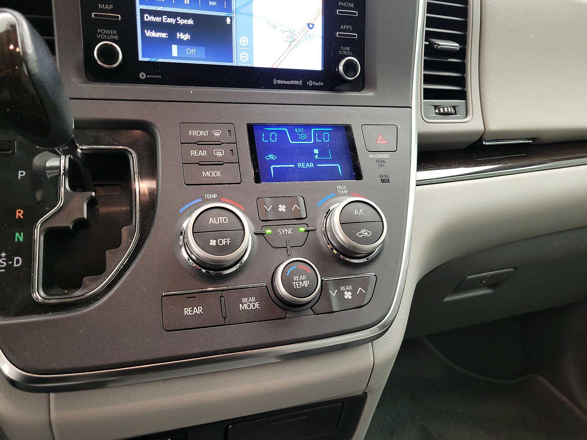 Thumbnail: 2019 Toyota Sienna - 17
