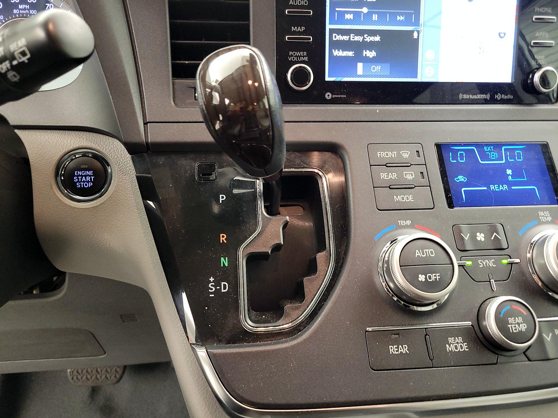 Thumbnail: 2019 Toyota Sienna - 18