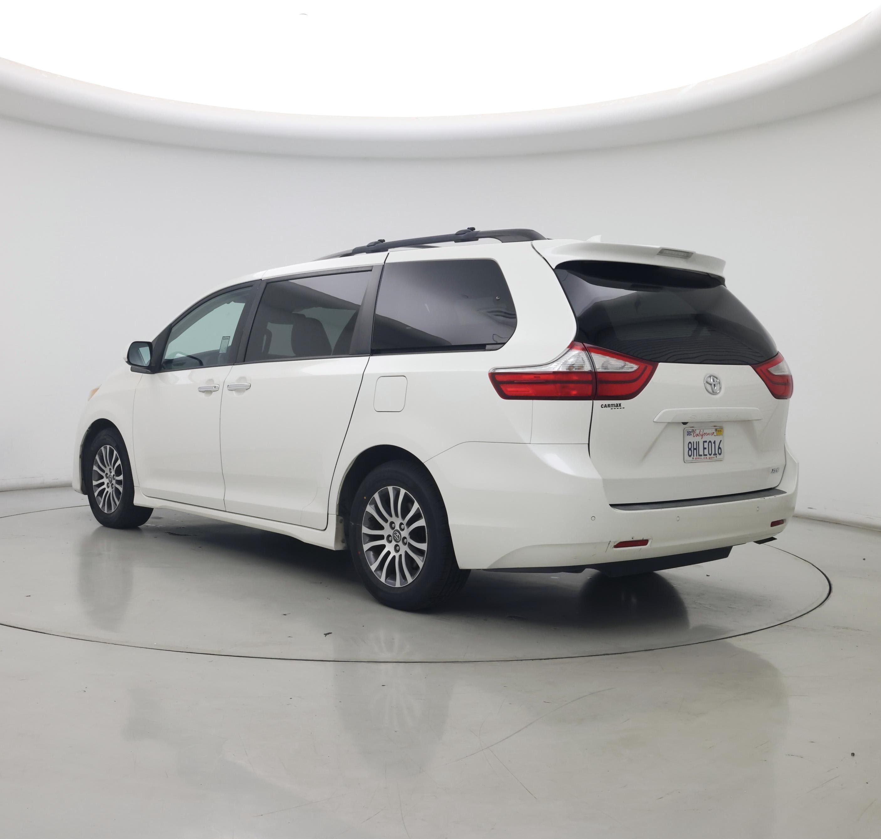 Thumbnail: 2019 Toyota Sienna - 2