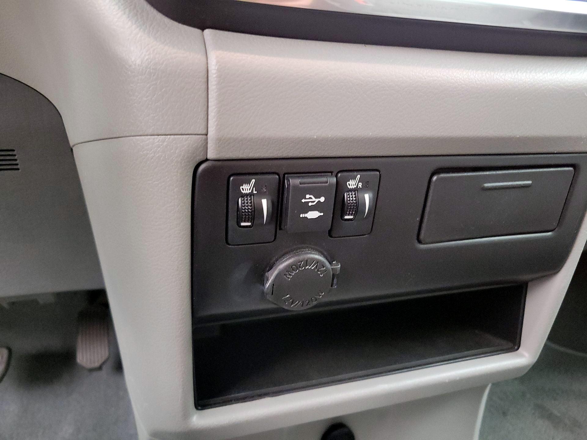 Thumbnail: 2019 Toyota Sienna - 19