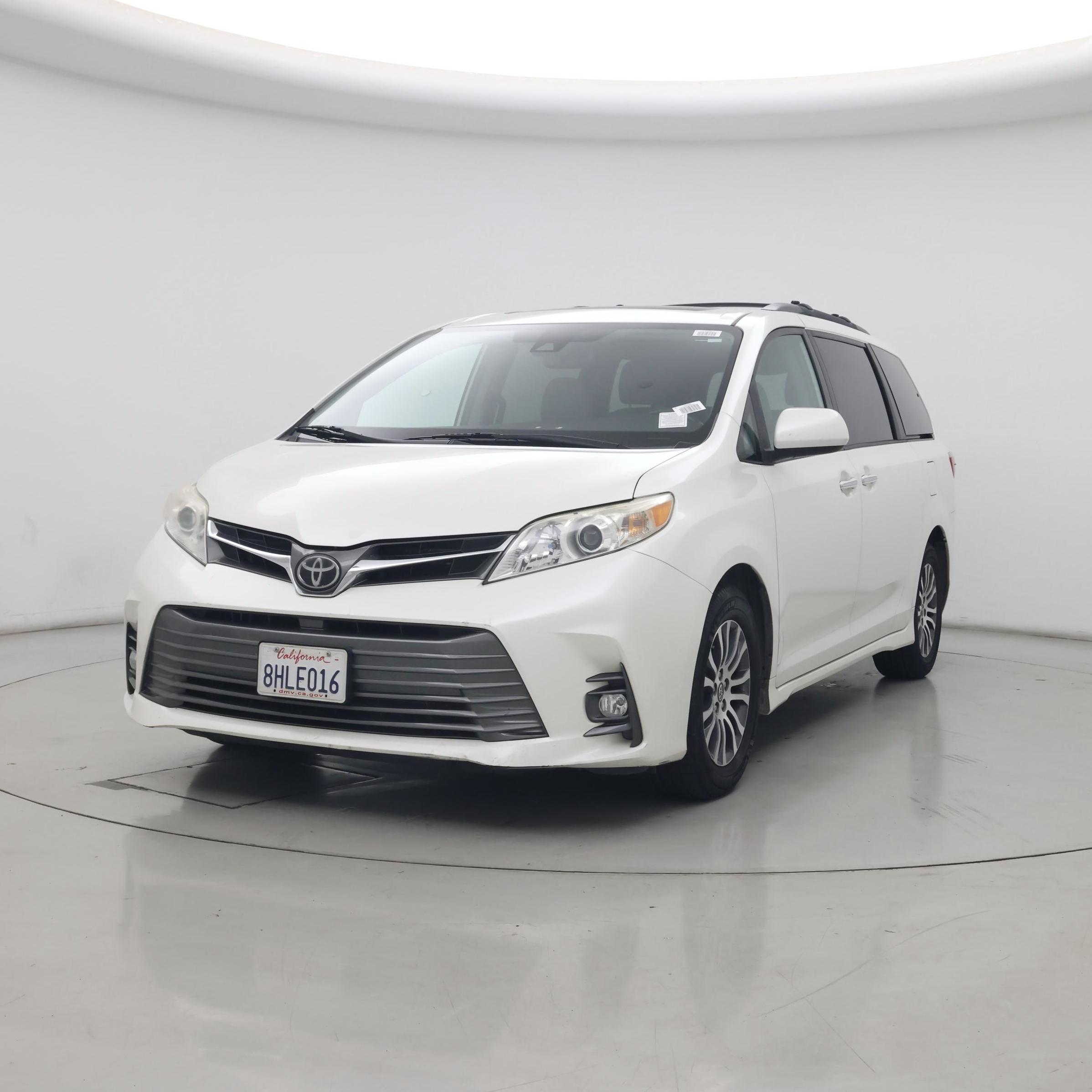 Thumbnail: 2019 Toyota Sienna - 4