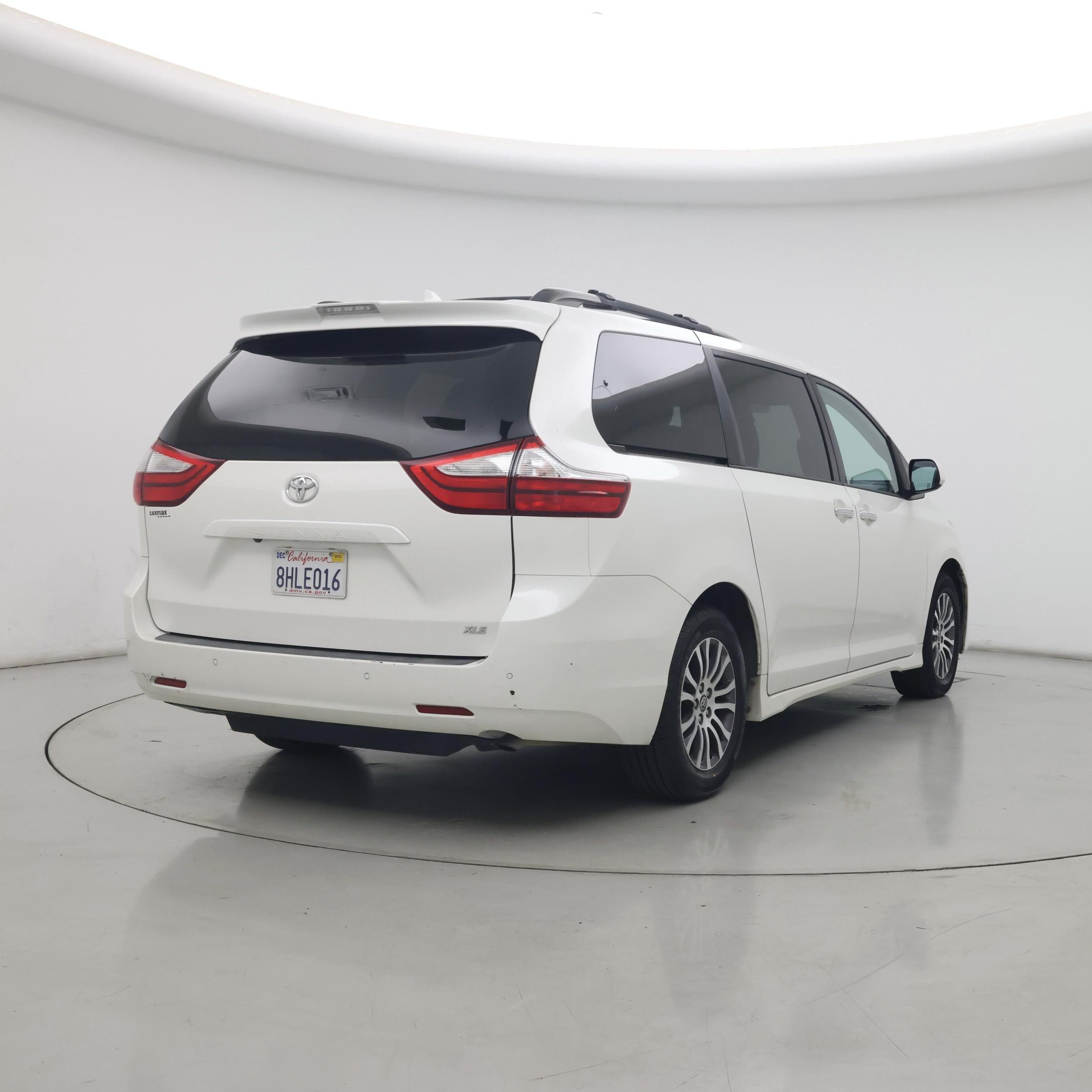 Thumbnail: 2019 Toyota Sienna - 8
