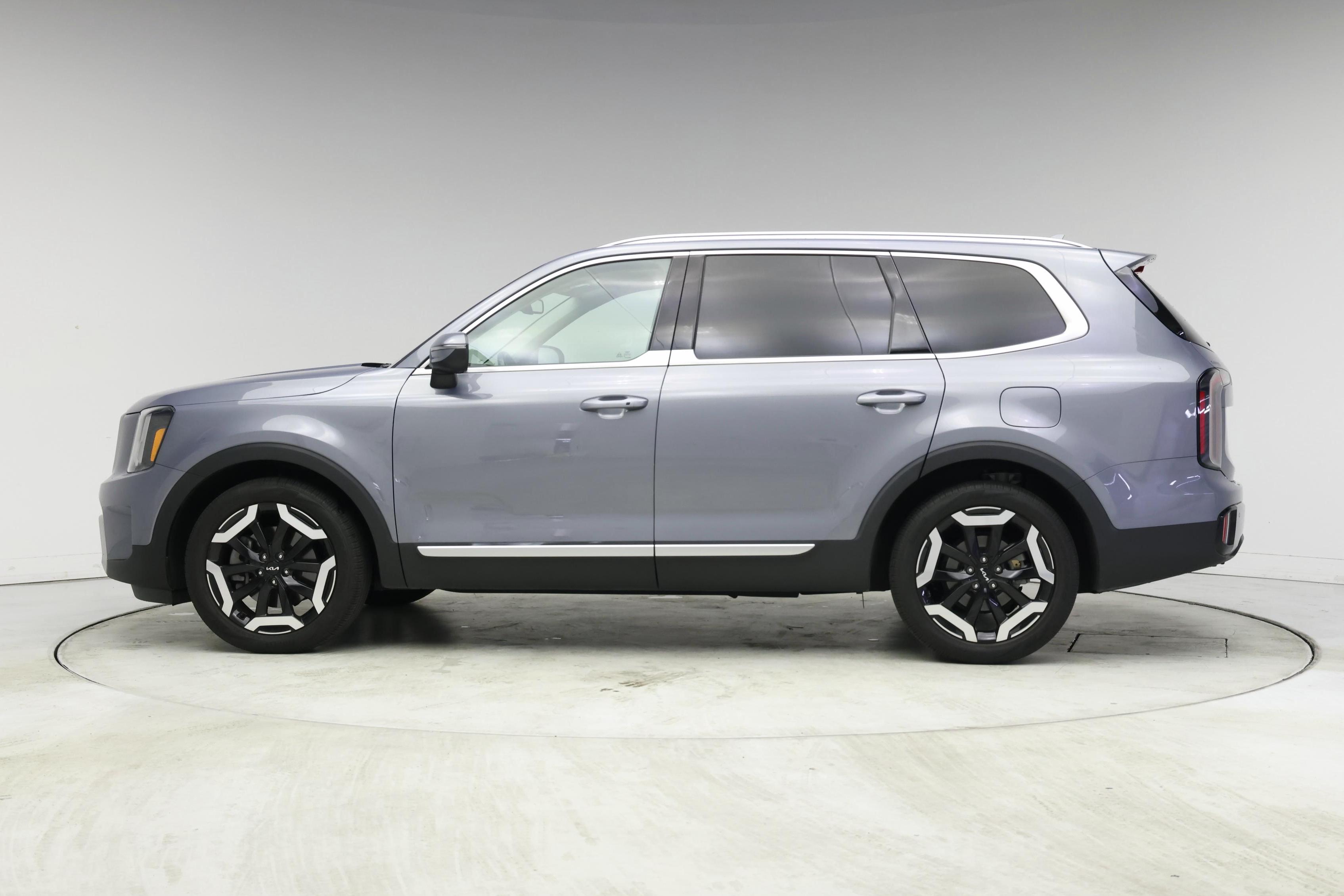 Thumbnail: 2023 Kia Telluride - 3