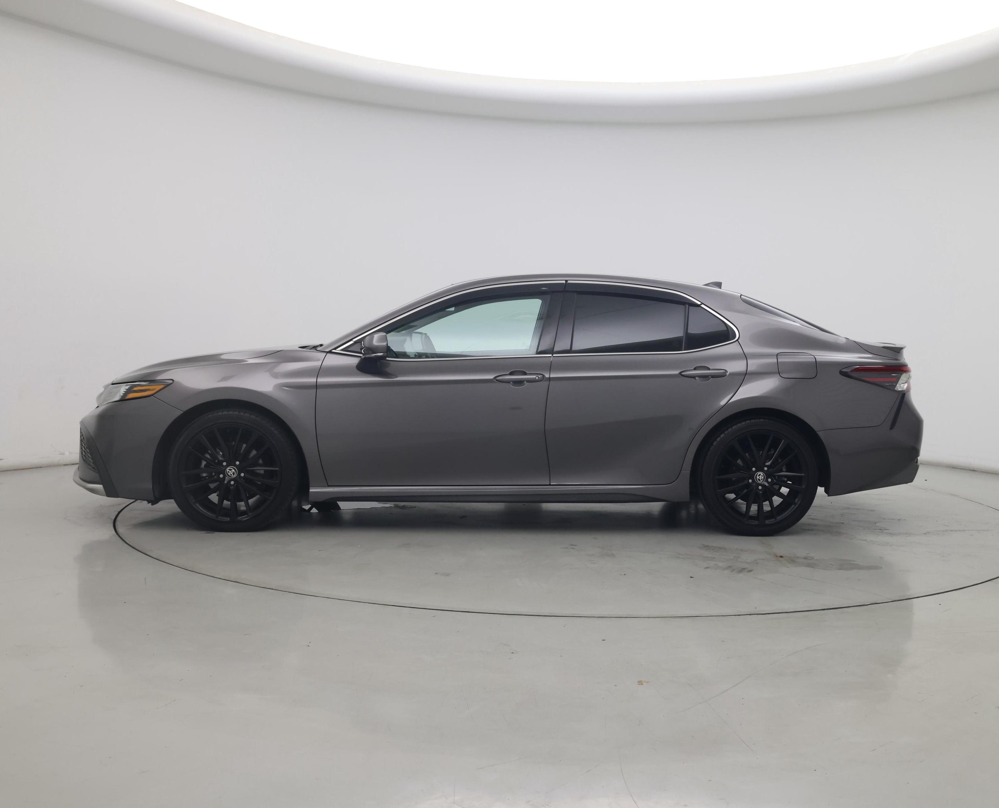 Thumbnail: 2021 Toyota Camry - 3