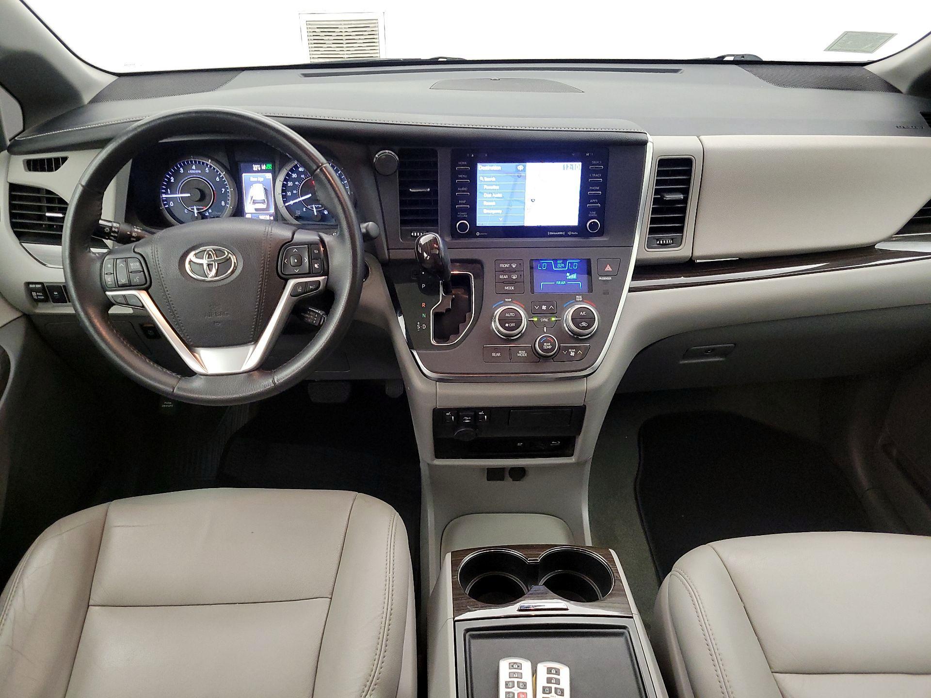 Thumbnail: 2018 Toyota Sienna - 9