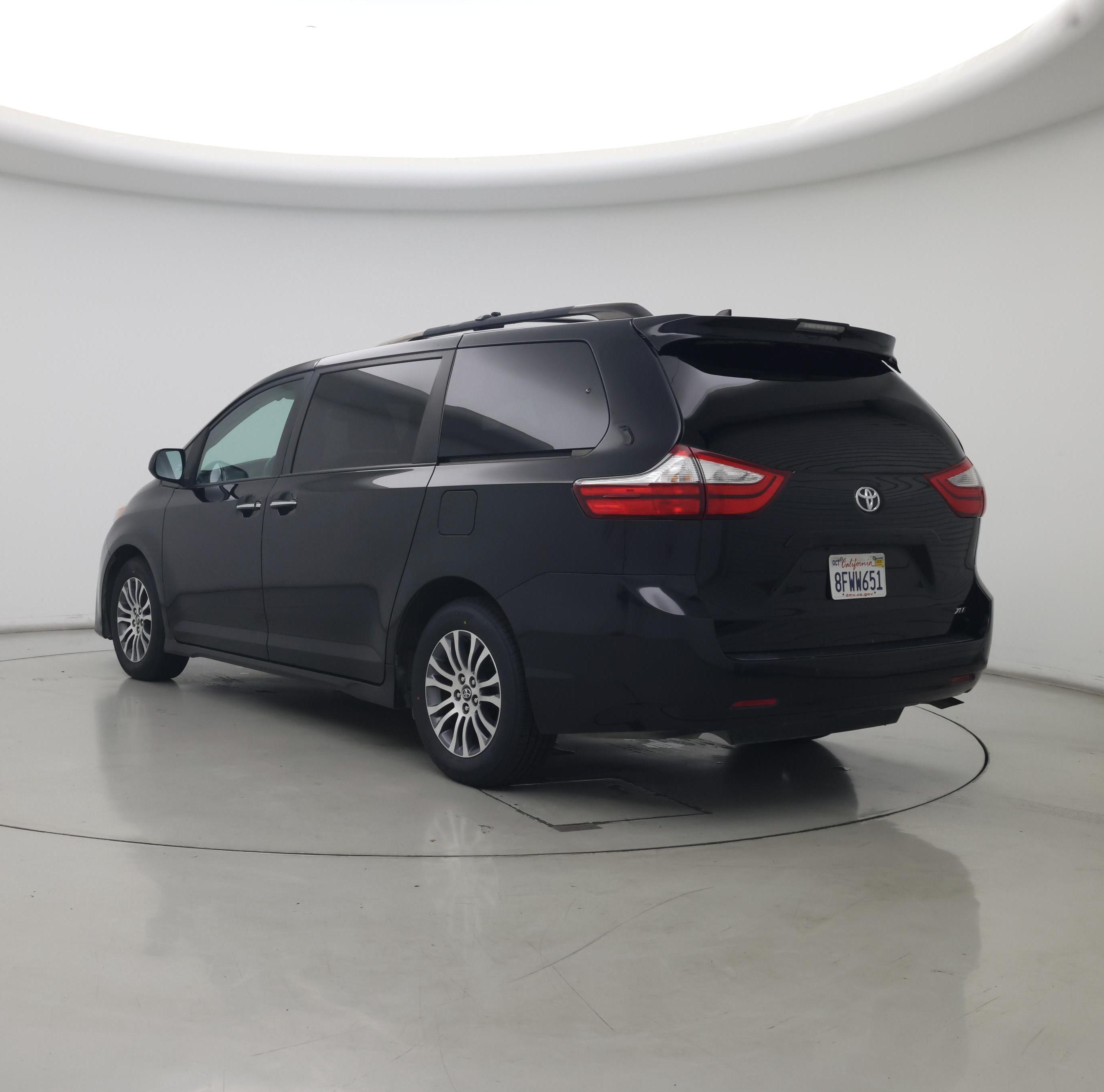 Thumbnail: 2018 Toyota Sienna - 2