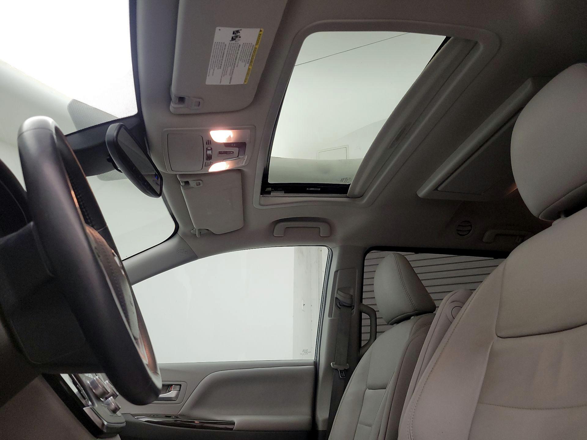Thumbnail: 2018 Toyota Sienna - 20