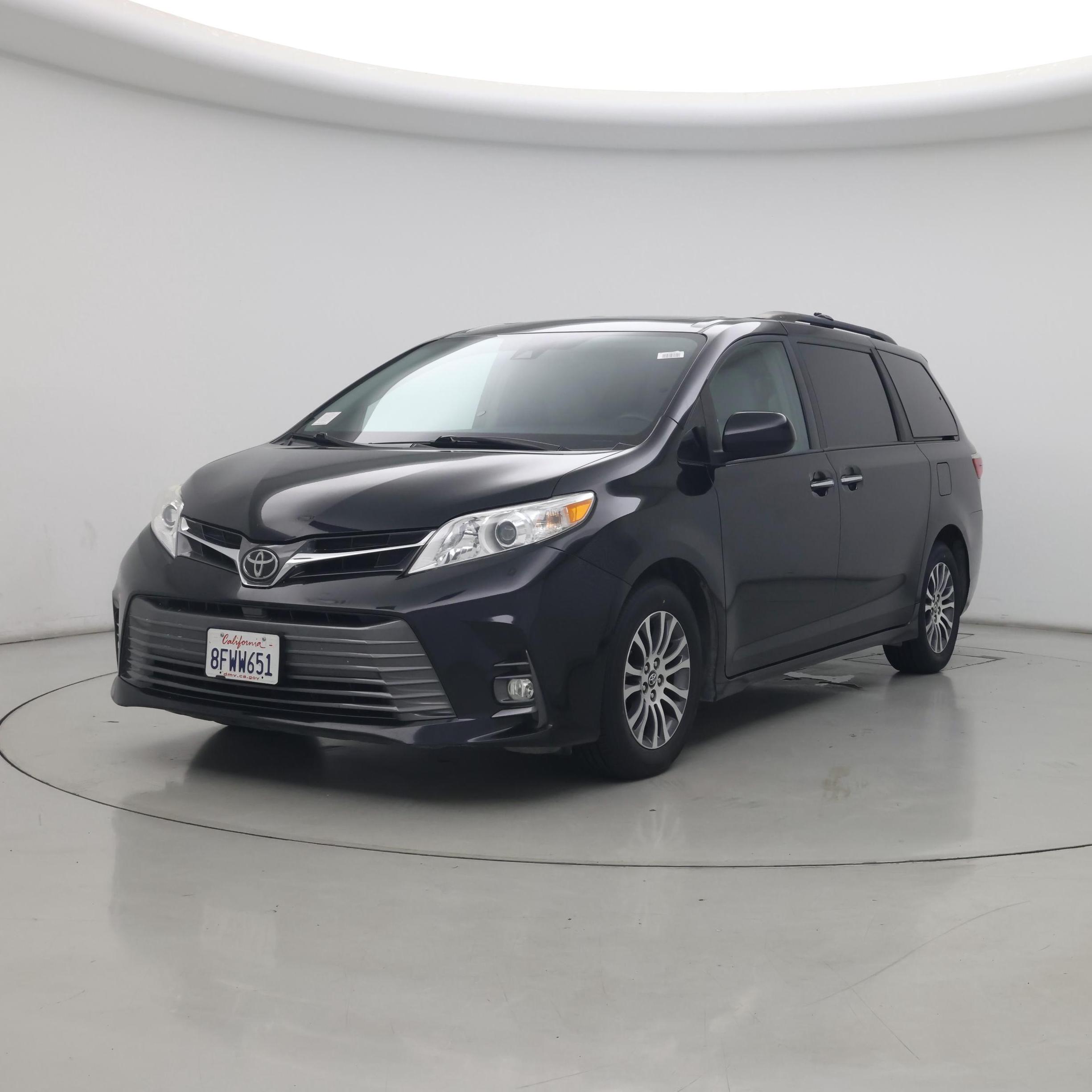 Thumbnail: 2018 Toyota Sienna - 4