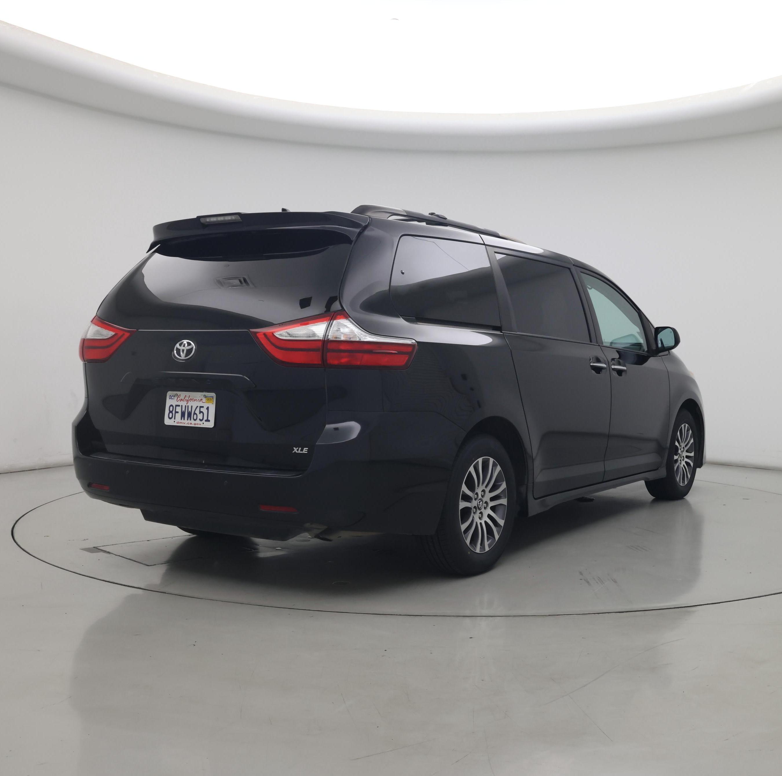Thumbnail: 2018 Toyota Sienna - 8