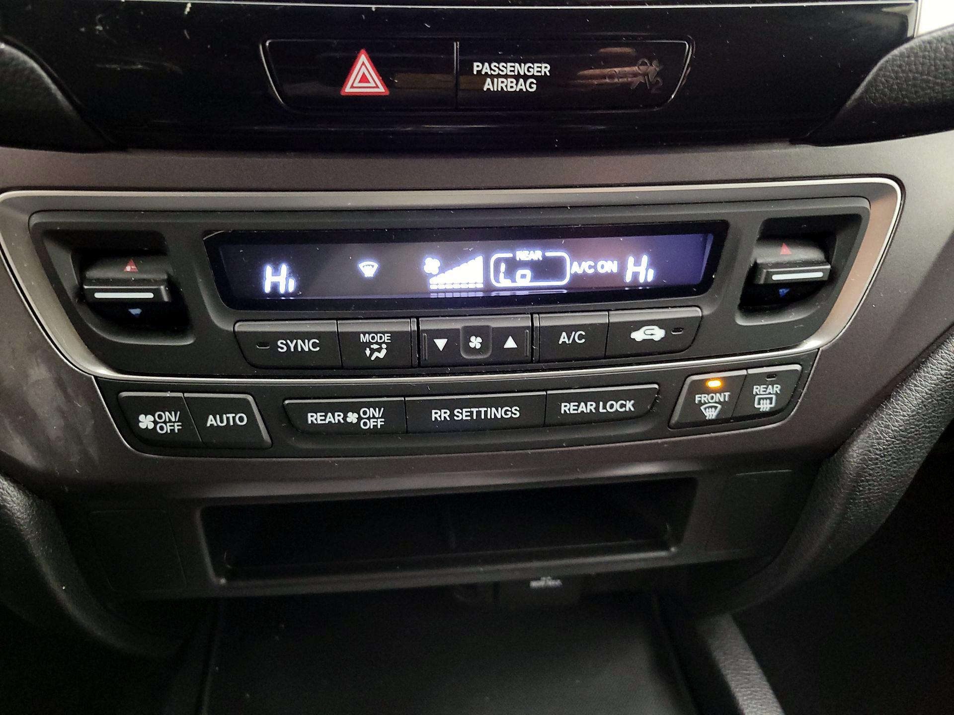 Thumbnail: 2018 Honda Pilot - 16