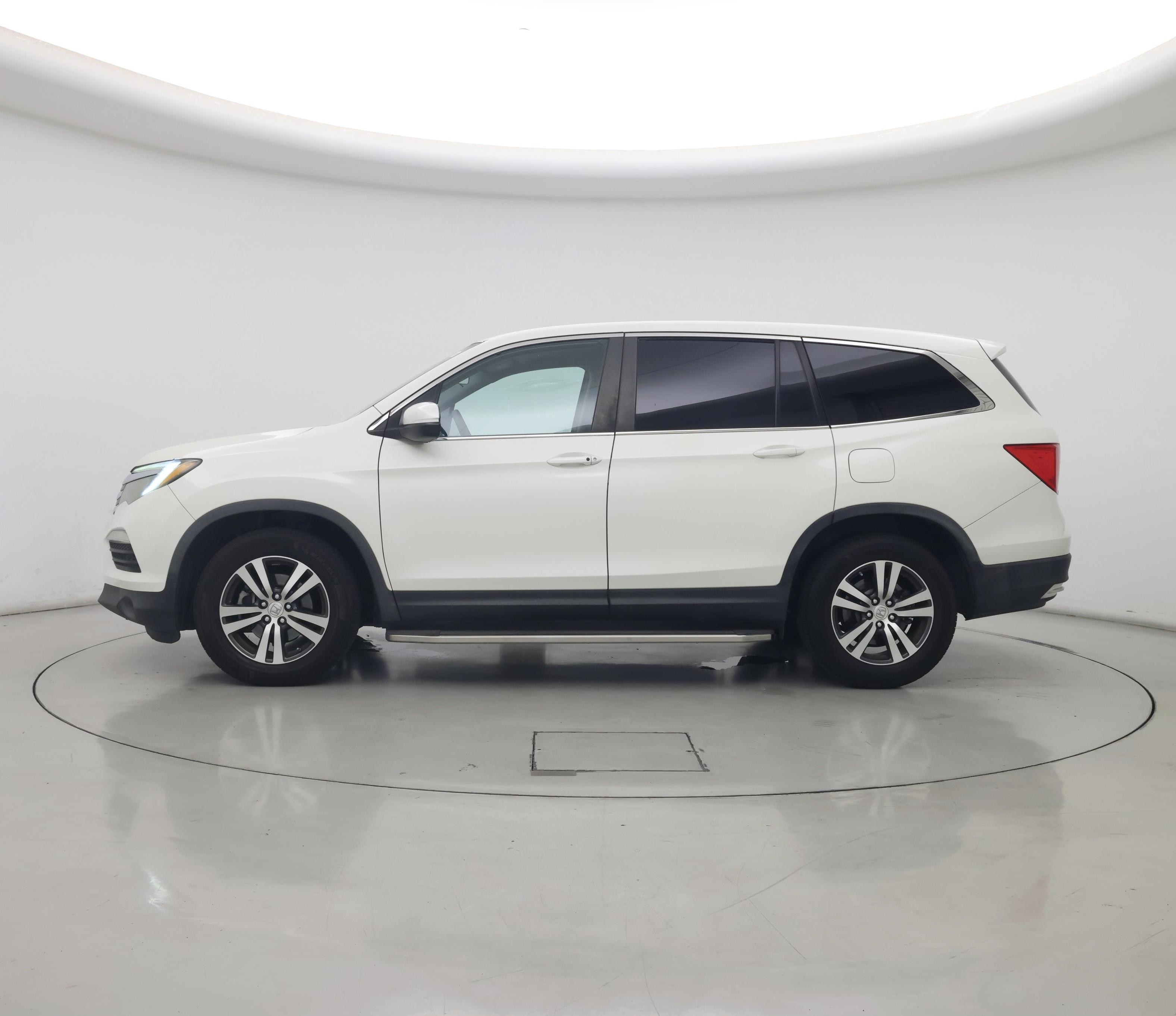 Thumbnail: 2018 Honda Pilot - 3