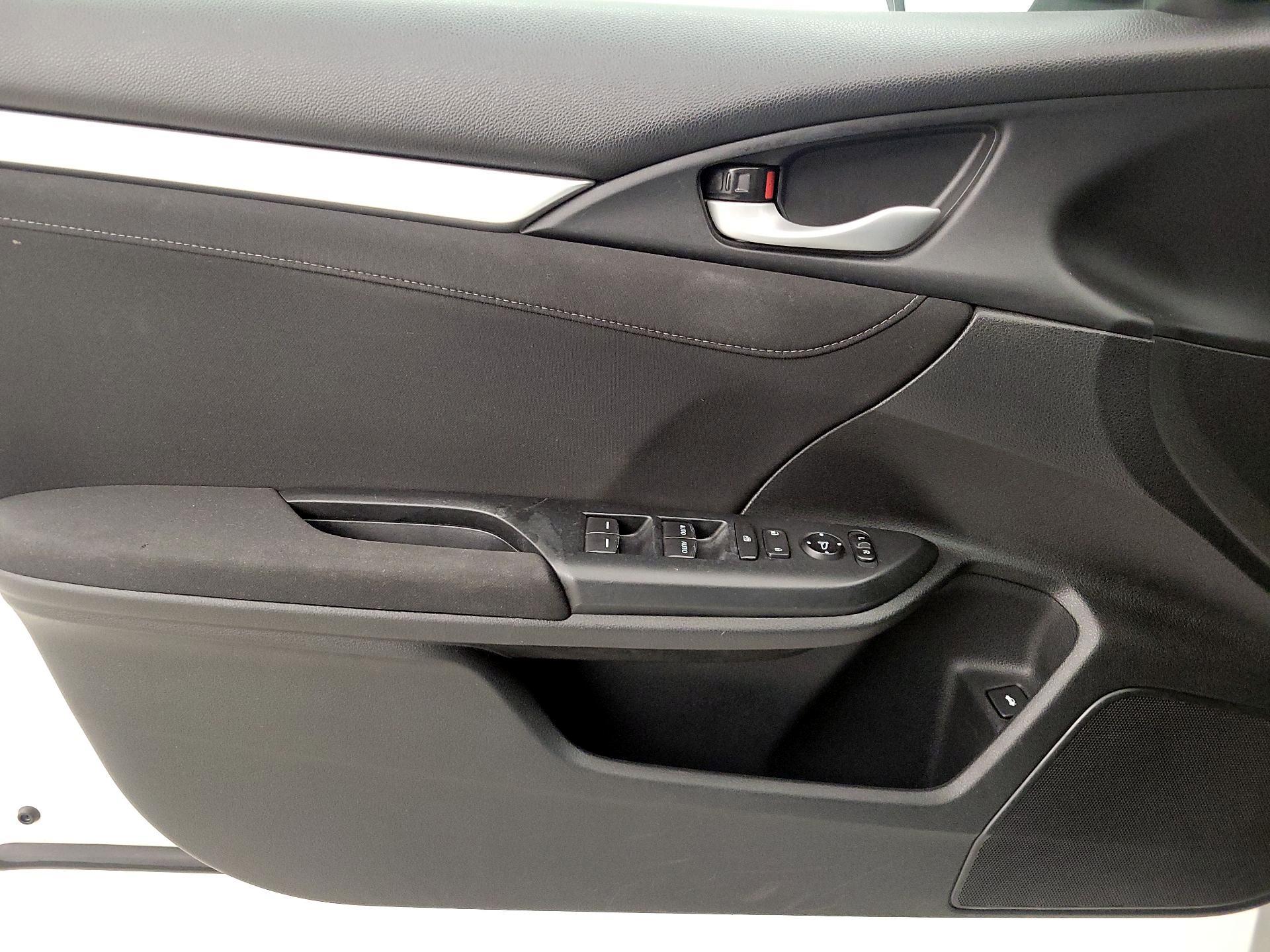 Thumbnail: 2016 Honda Civic - 12