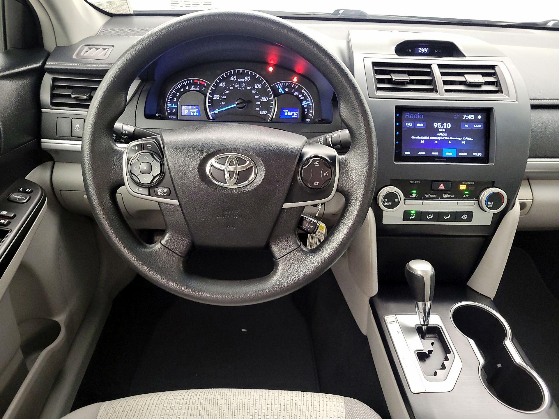 Thumbnail: 2014 Toyota Camry - 10