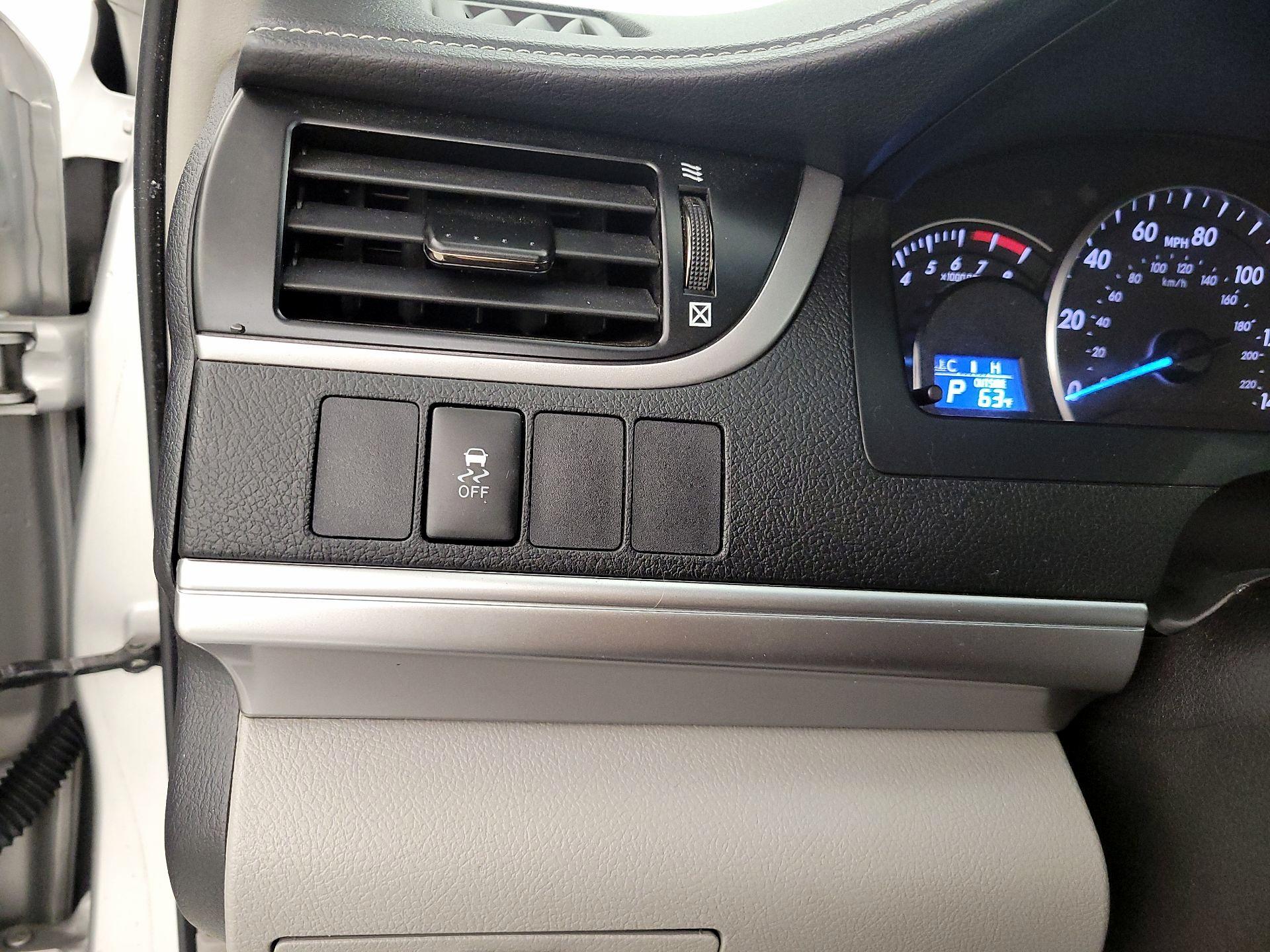 Thumbnail: 2014 Toyota Camry - 13