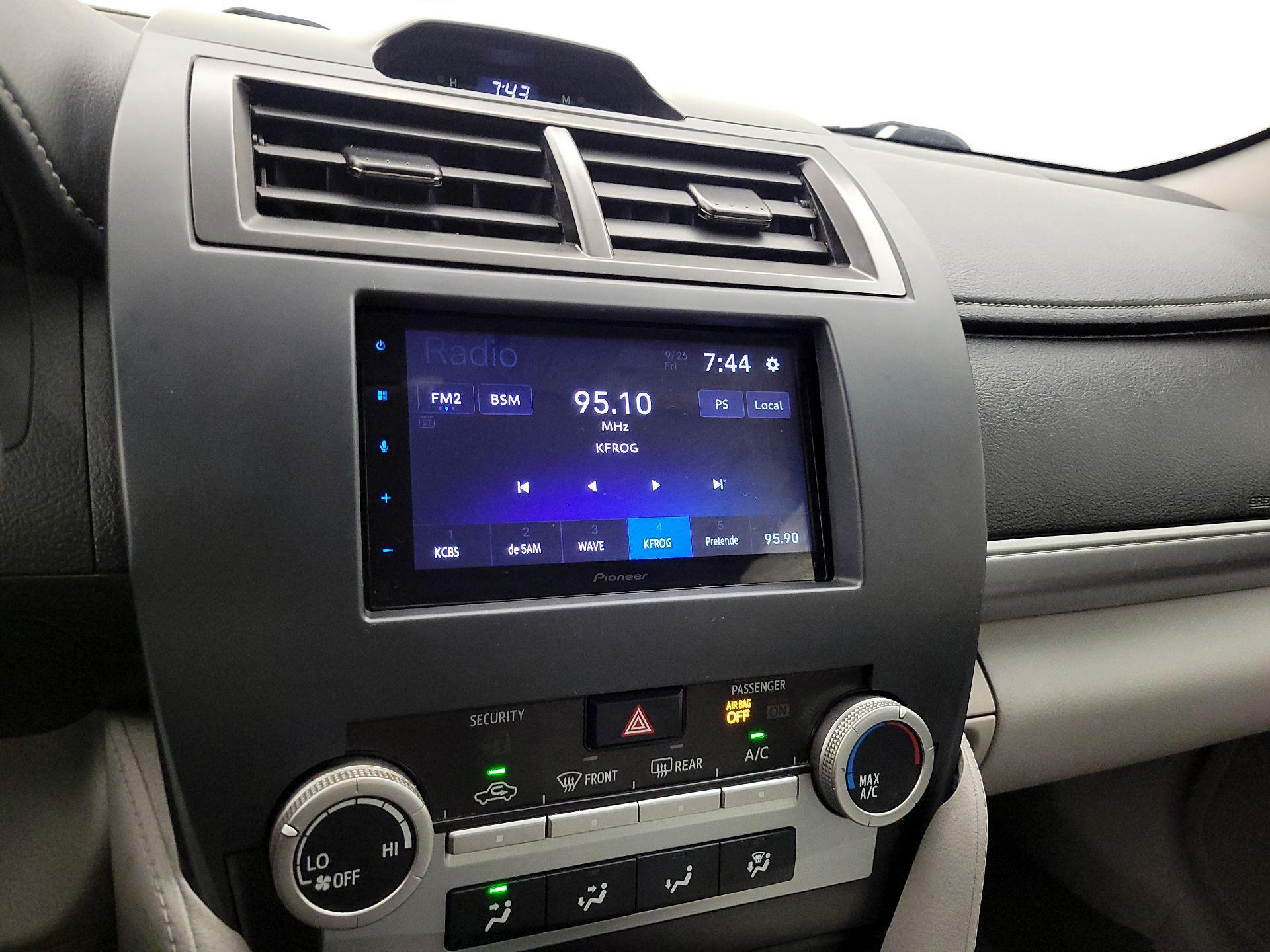 Thumbnail: 2014 Toyota Camry - 15