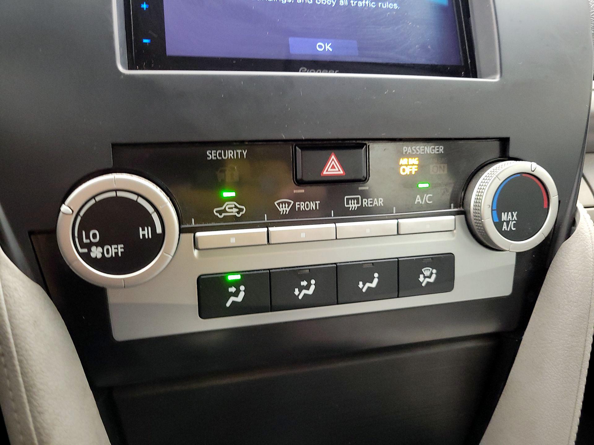 Thumbnail: 2014 Toyota Camry - 16