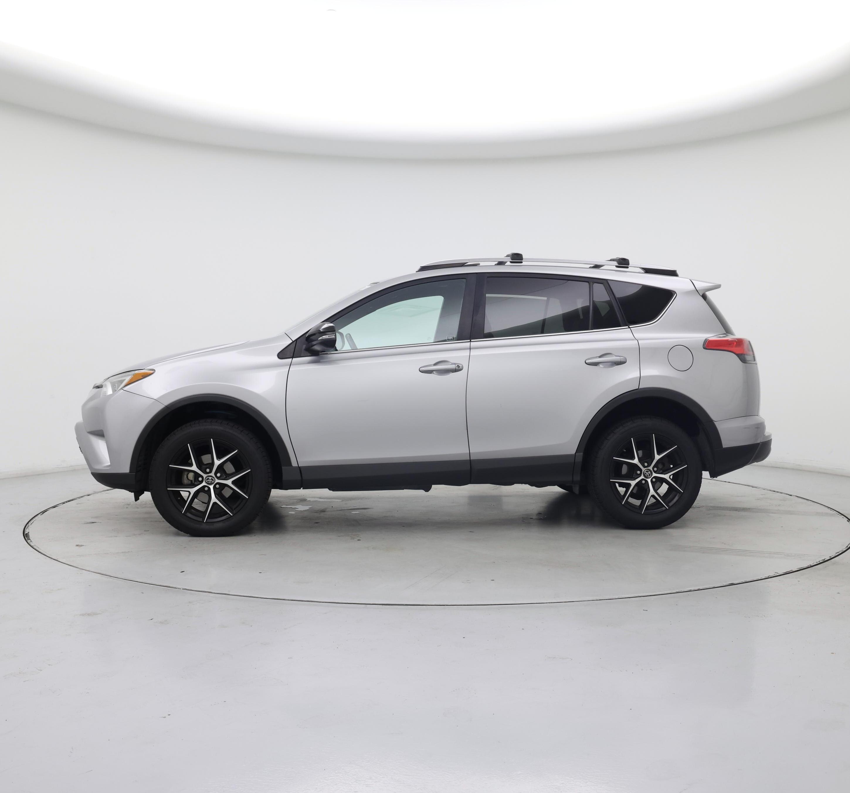 Thumbnail: 2017 Toyota RAV4 - 3