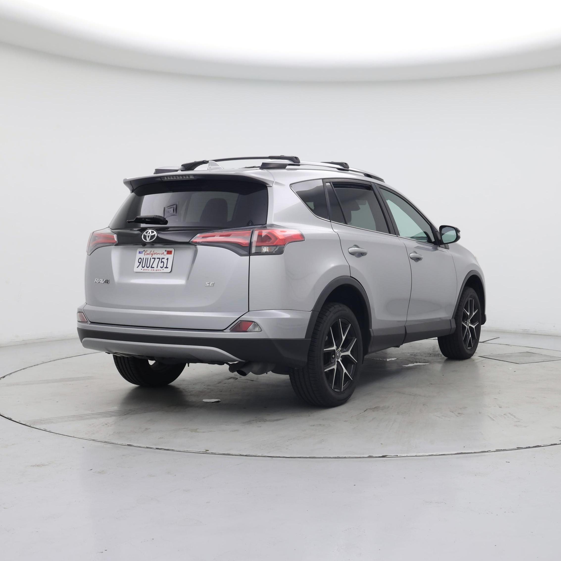 Thumbnail: 2017 Toyota RAV4 - 8