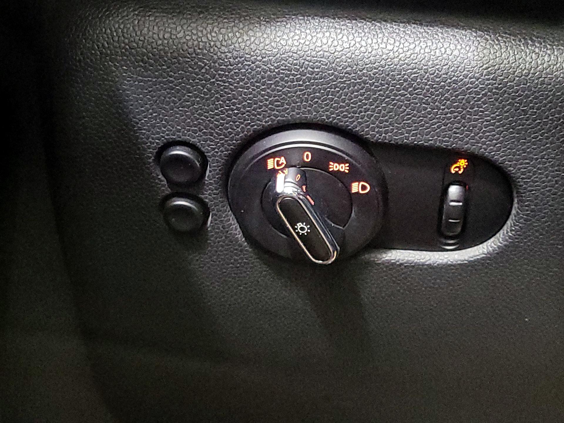 Thumbnail: 2015 MINI Cooper Hardtop - 13