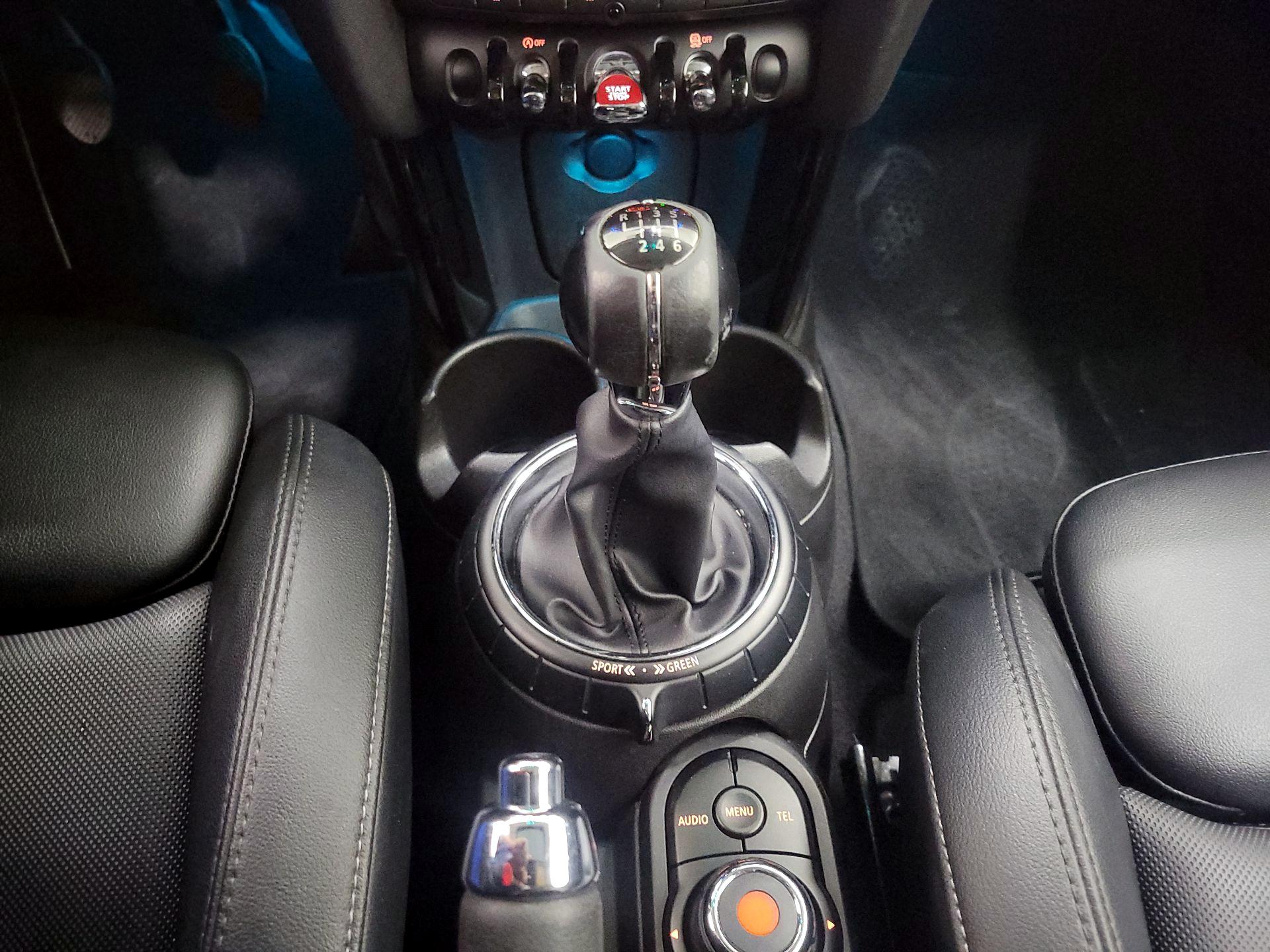 Thumbnail: 2015 MINI Cooper Hardtop - 17