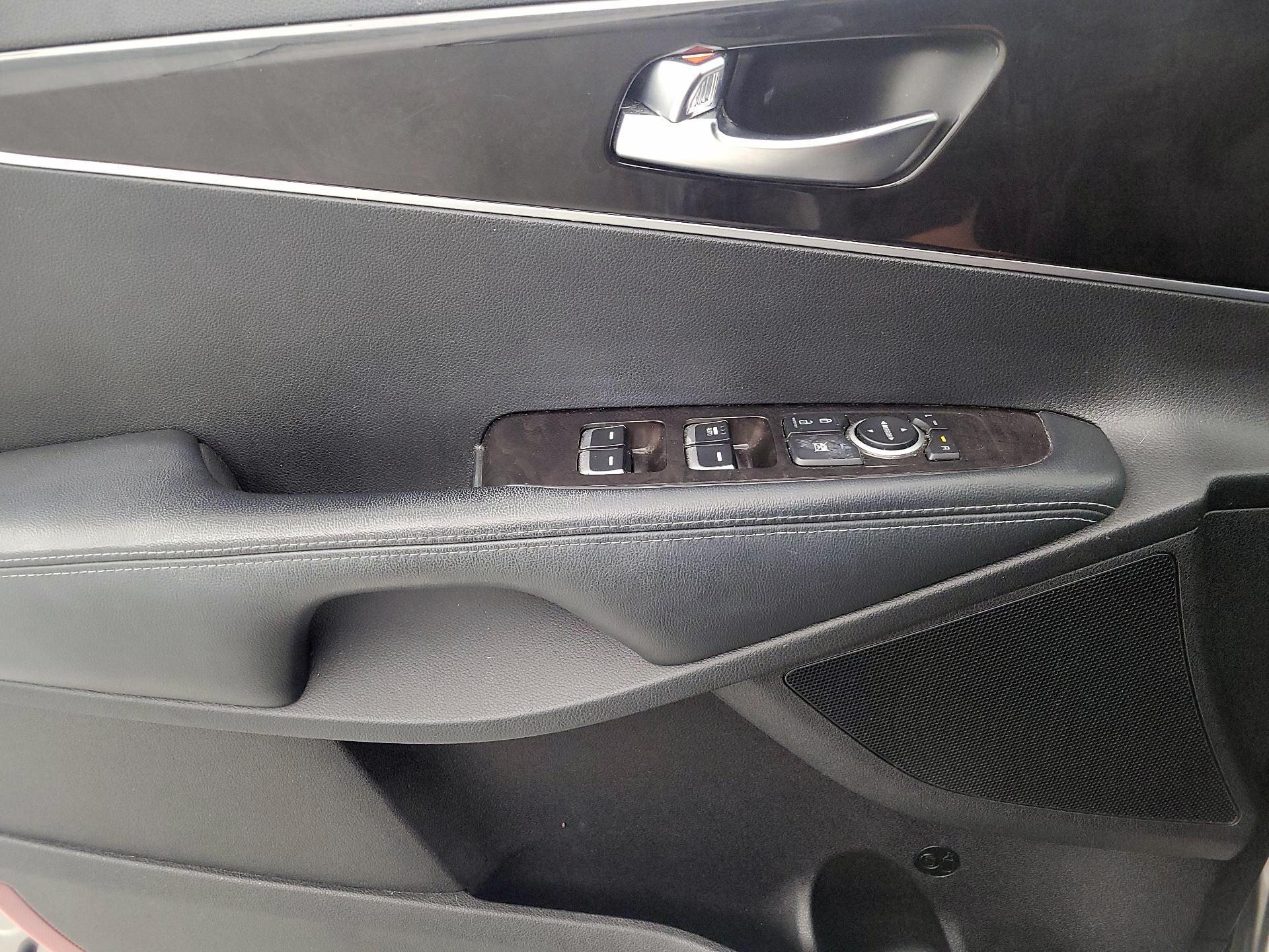 Thumbnail: 2017 Kia Sorento - 12