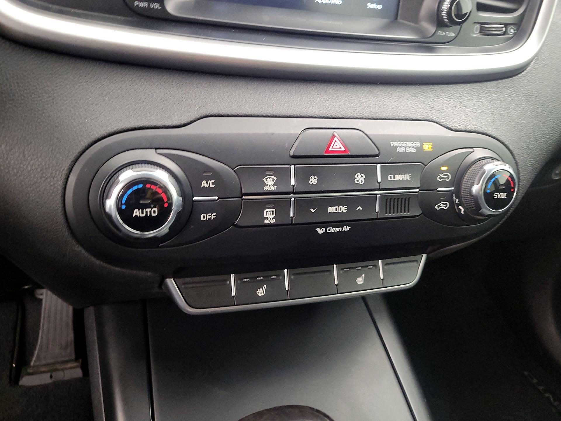 Thumbnail: 2017 Kia Sorento - 16