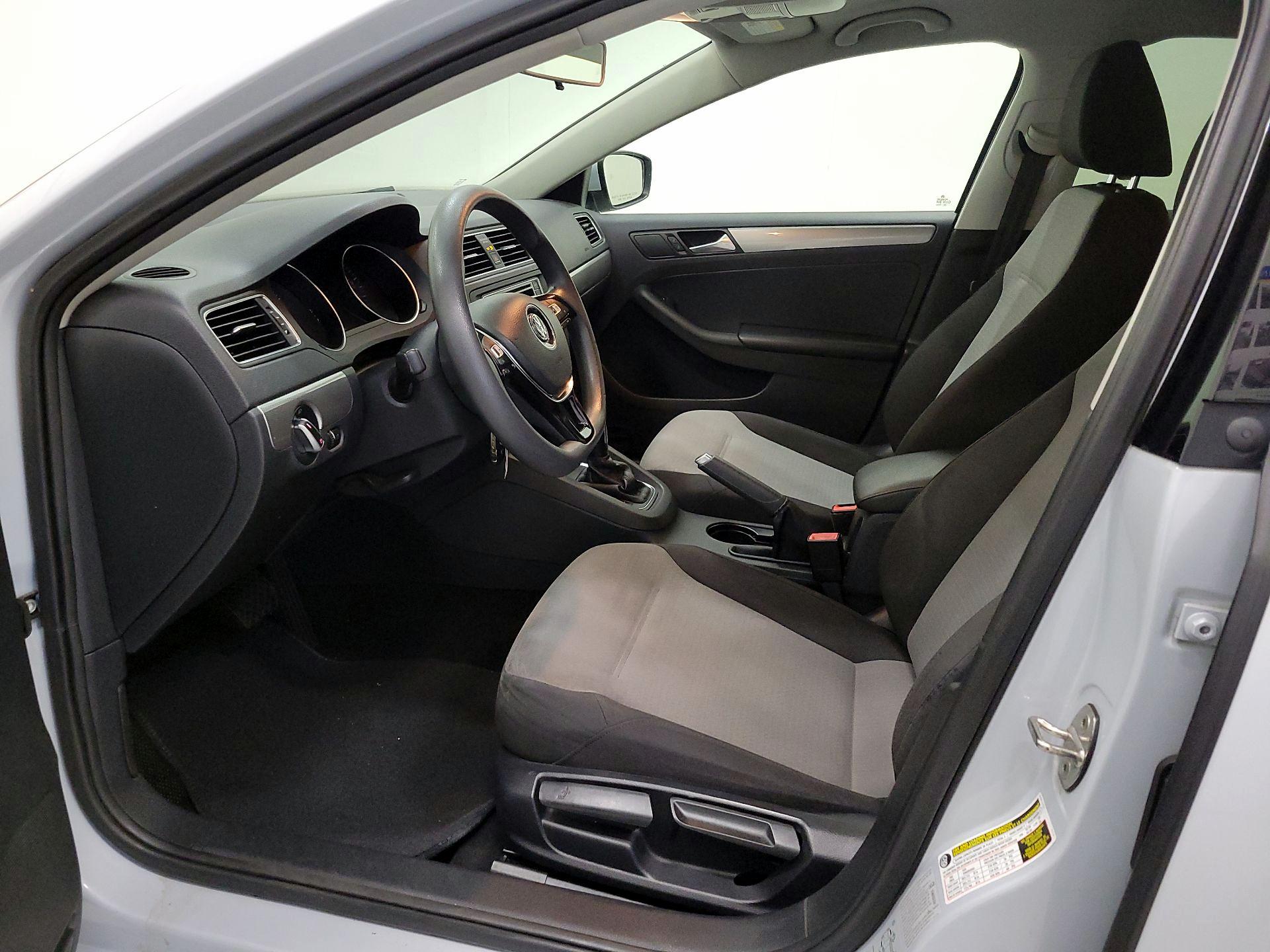 Thumbnail: 2017 Volkswagen Jetta - 11