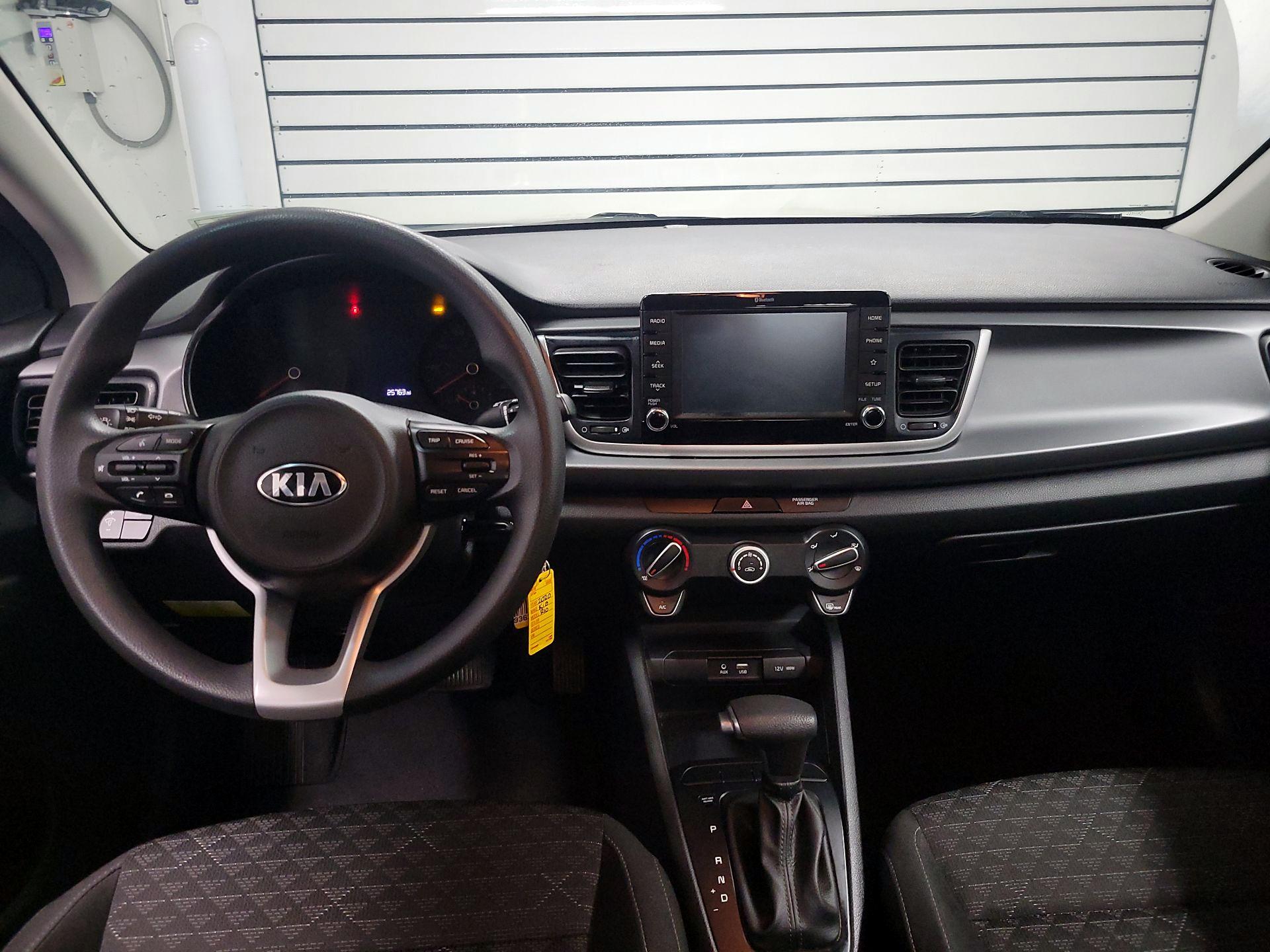 Thumbnail: 2020 Kia Rio - 9