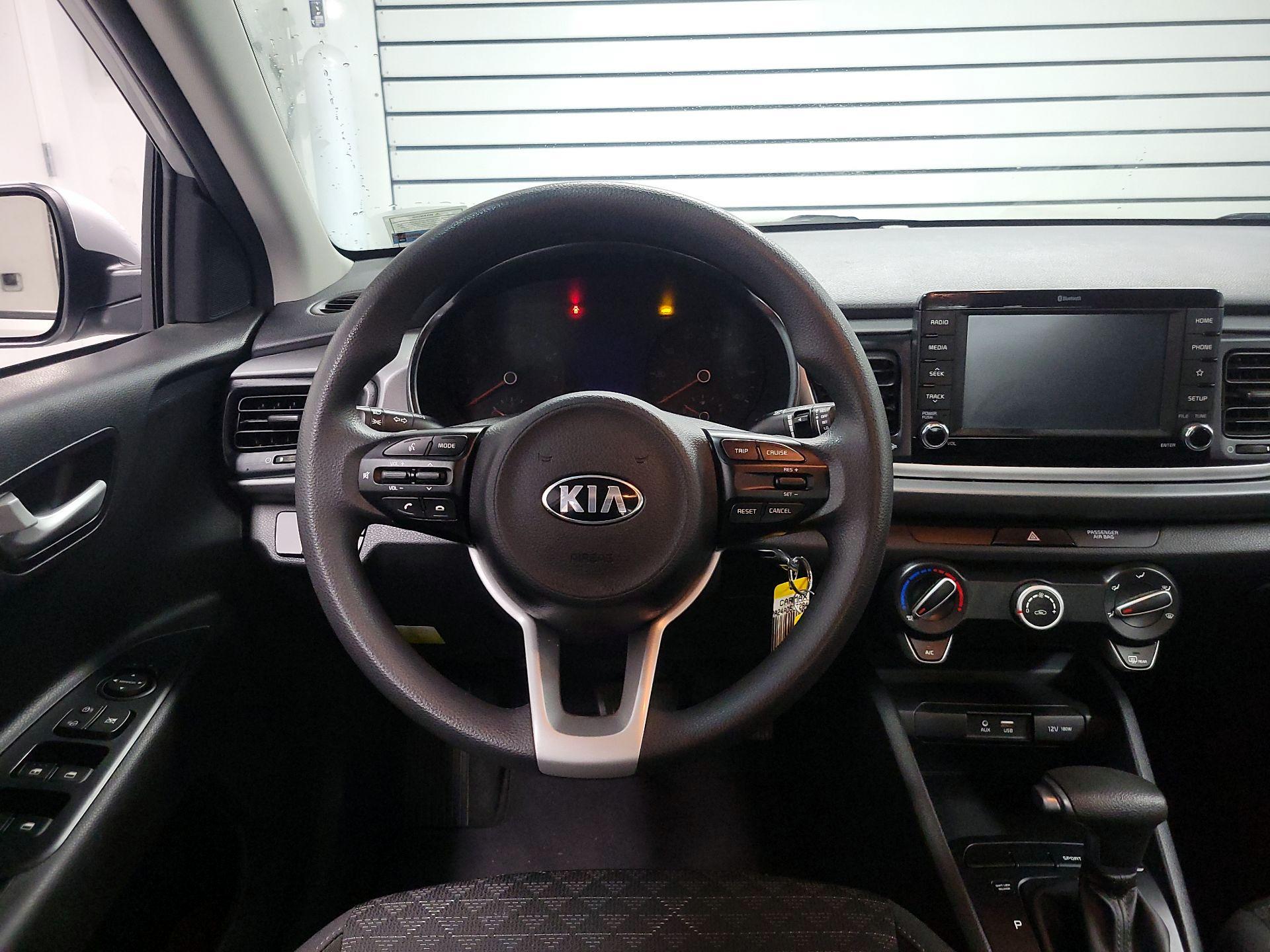 Thumbnail: 2020 Kia Rio - 10