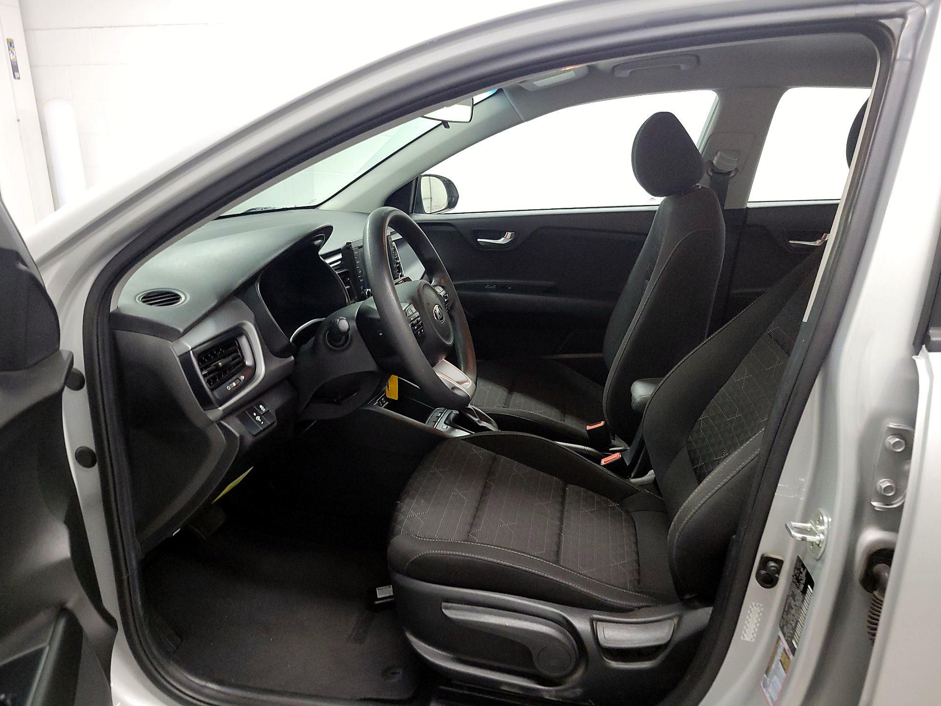 Thumbnail: 2020 Kia Rio - 11