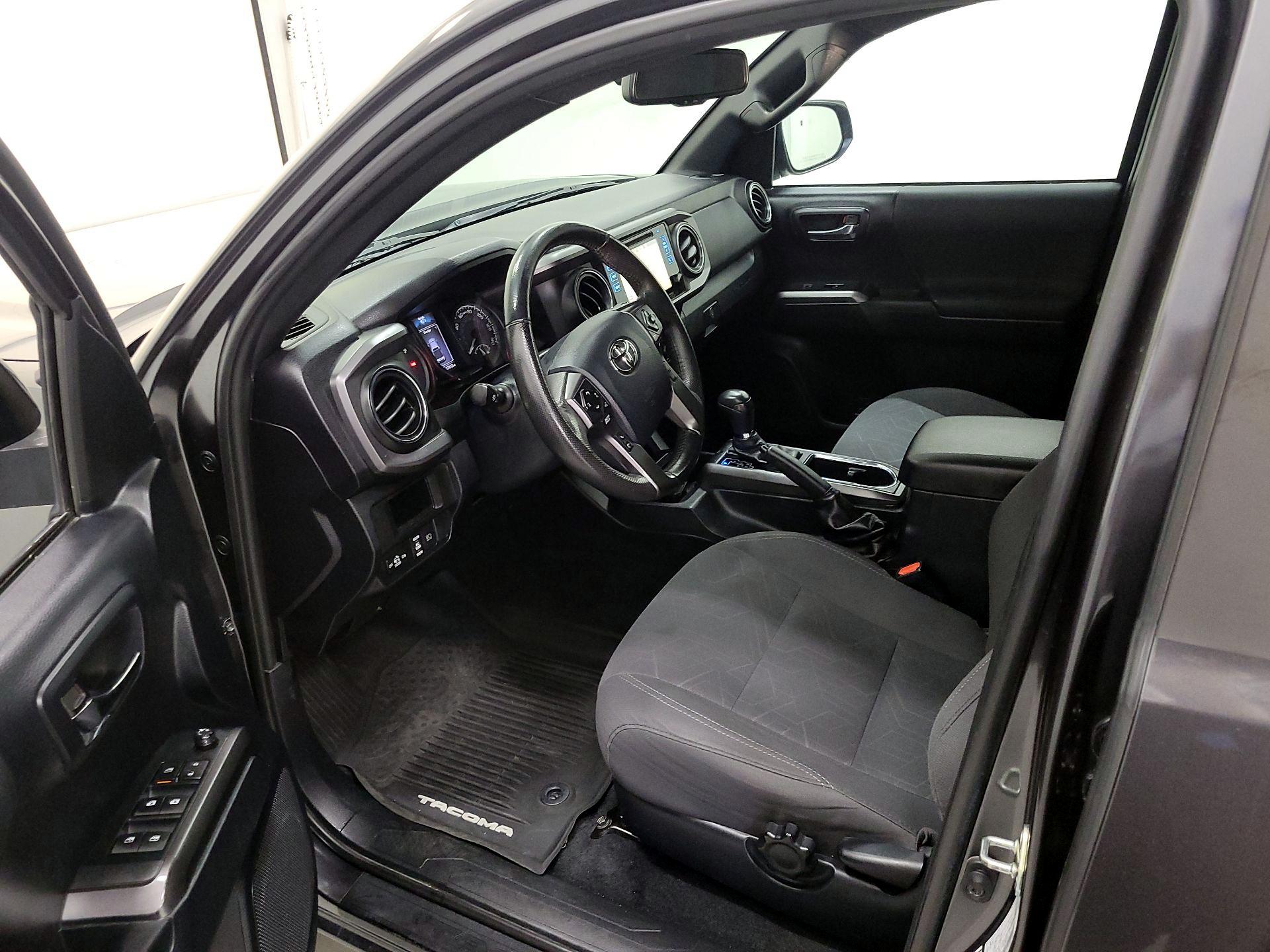 Thumbnail: 2019 Toyota Tacoma - 11