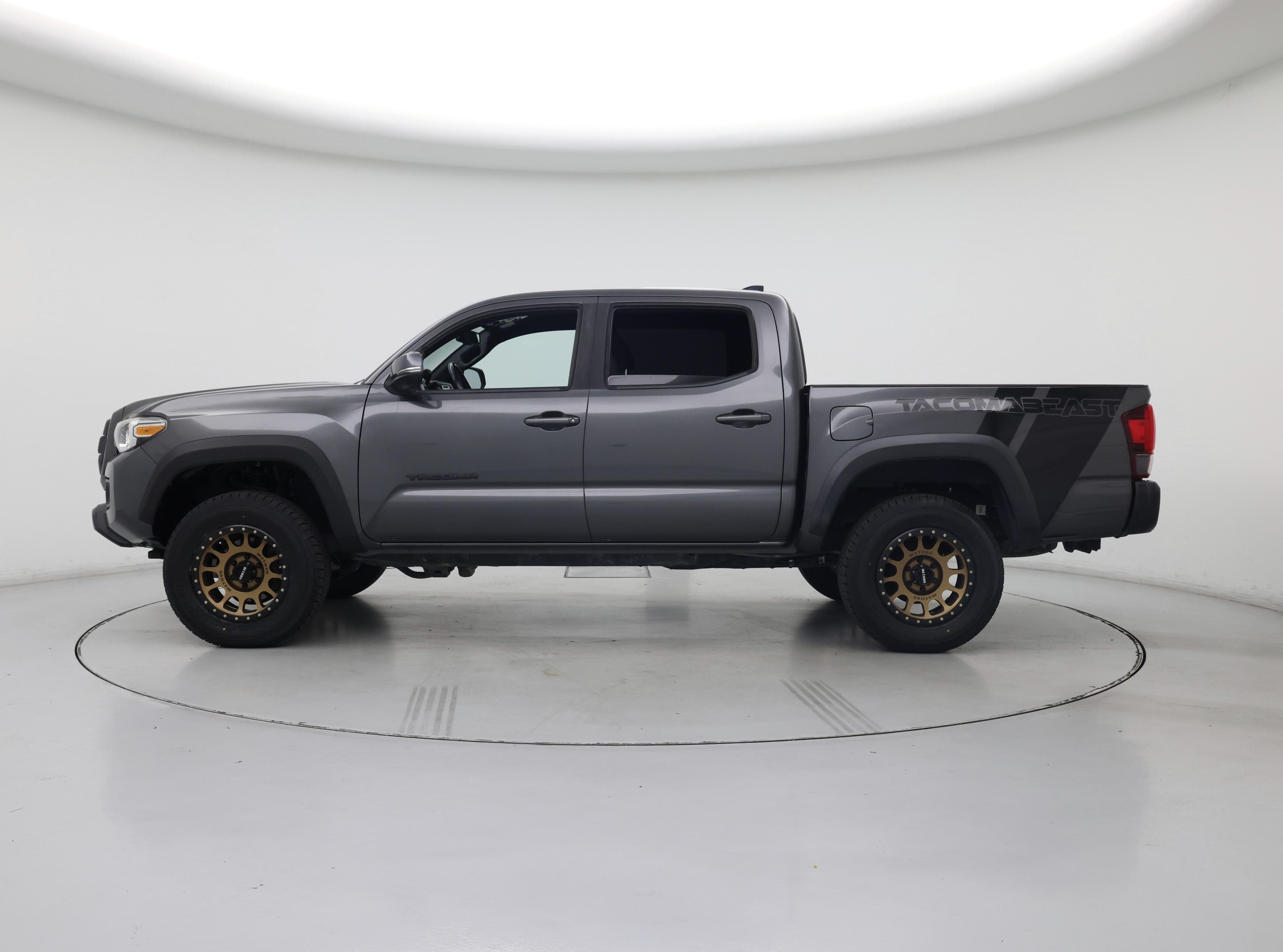 Thumbnail: 2019 Toyota Tacoma - 3